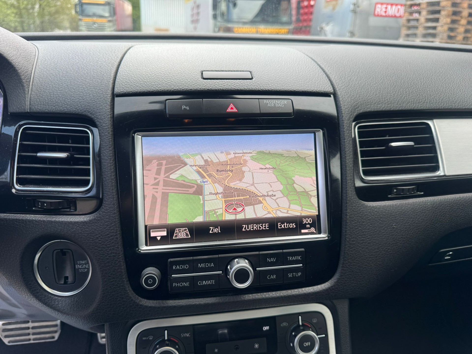 VW Touareg 3.0 TDI BlueMotion Technology Tiptronic-image-24