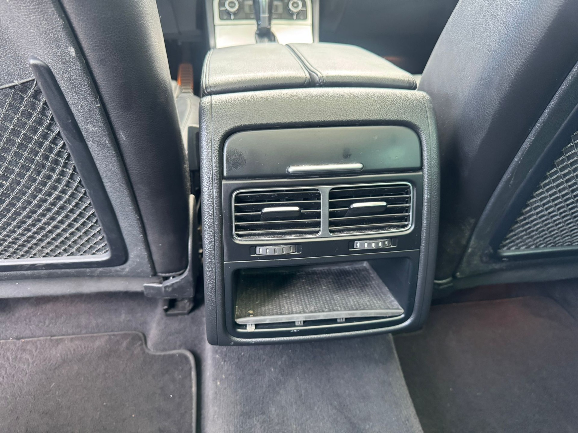 VW Touareg 3.0 TDI BlueMotion Technology Tiptronic-image-18