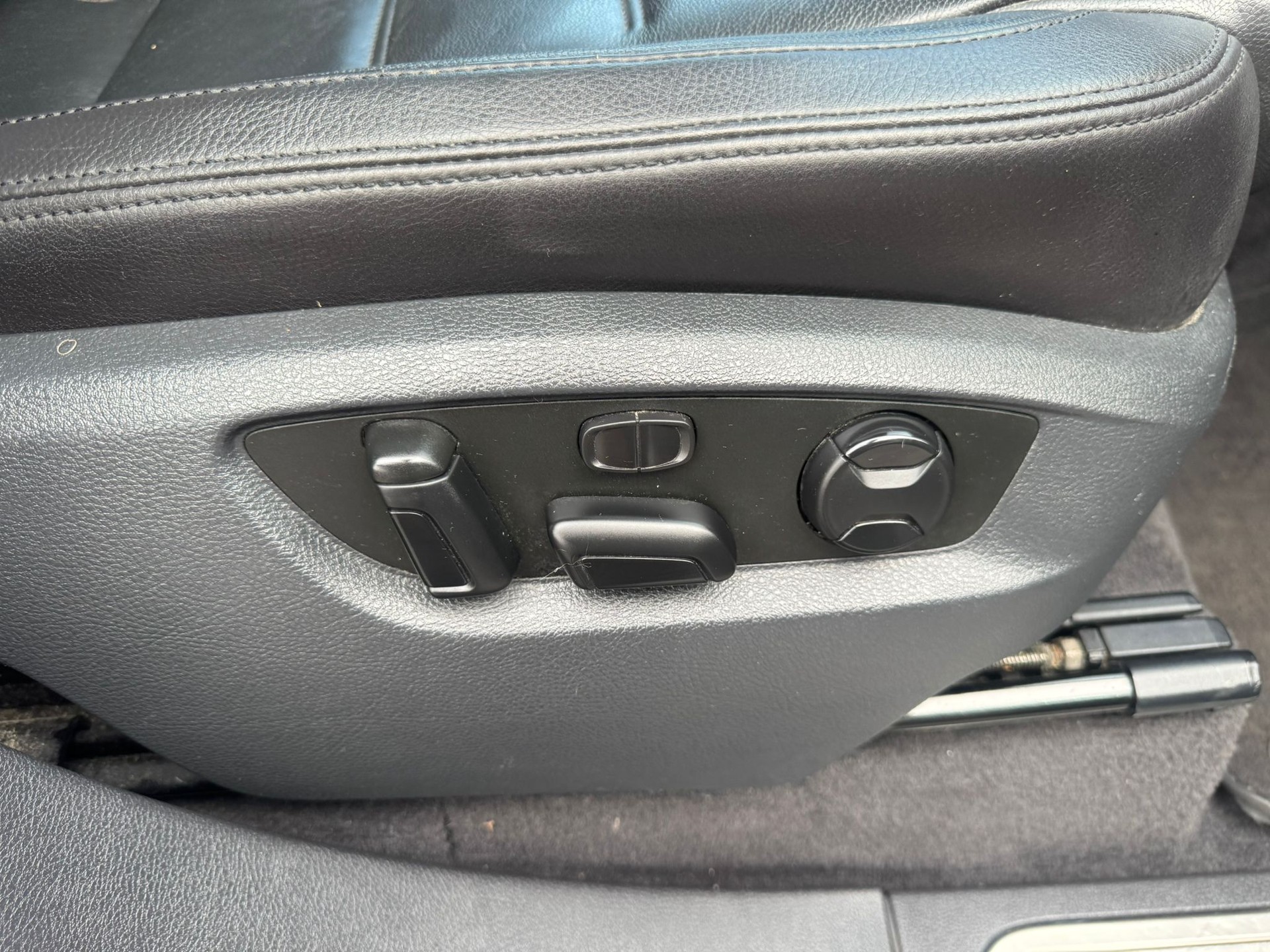 VW Touareg 3.0 TDI BlueMotion Technology Tiptronic-image-12
