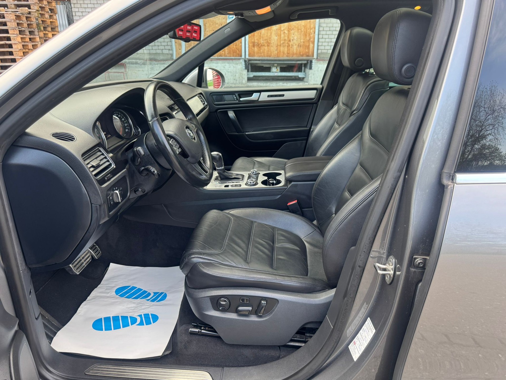 VW Touareg 3.0 TDI BlueMotion Technology Tiptronic-image-14