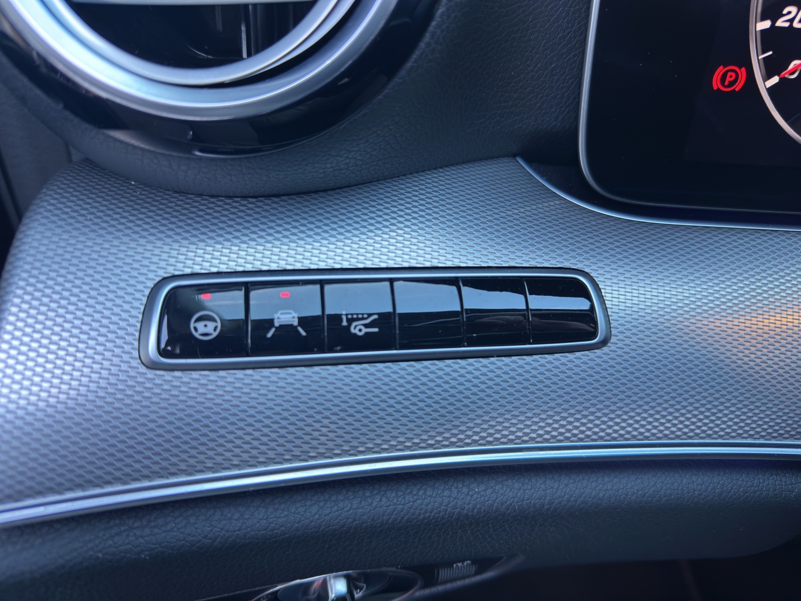 MERCEDES-BENZ E 200 Avantgarde 4 Matic 9G-Tronic-image-14