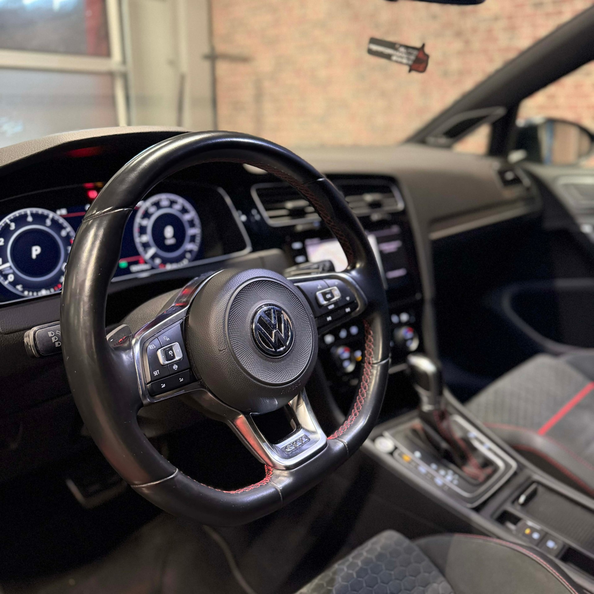 VW Golf 2.0 TSI GTI Performance DSG-image-8
