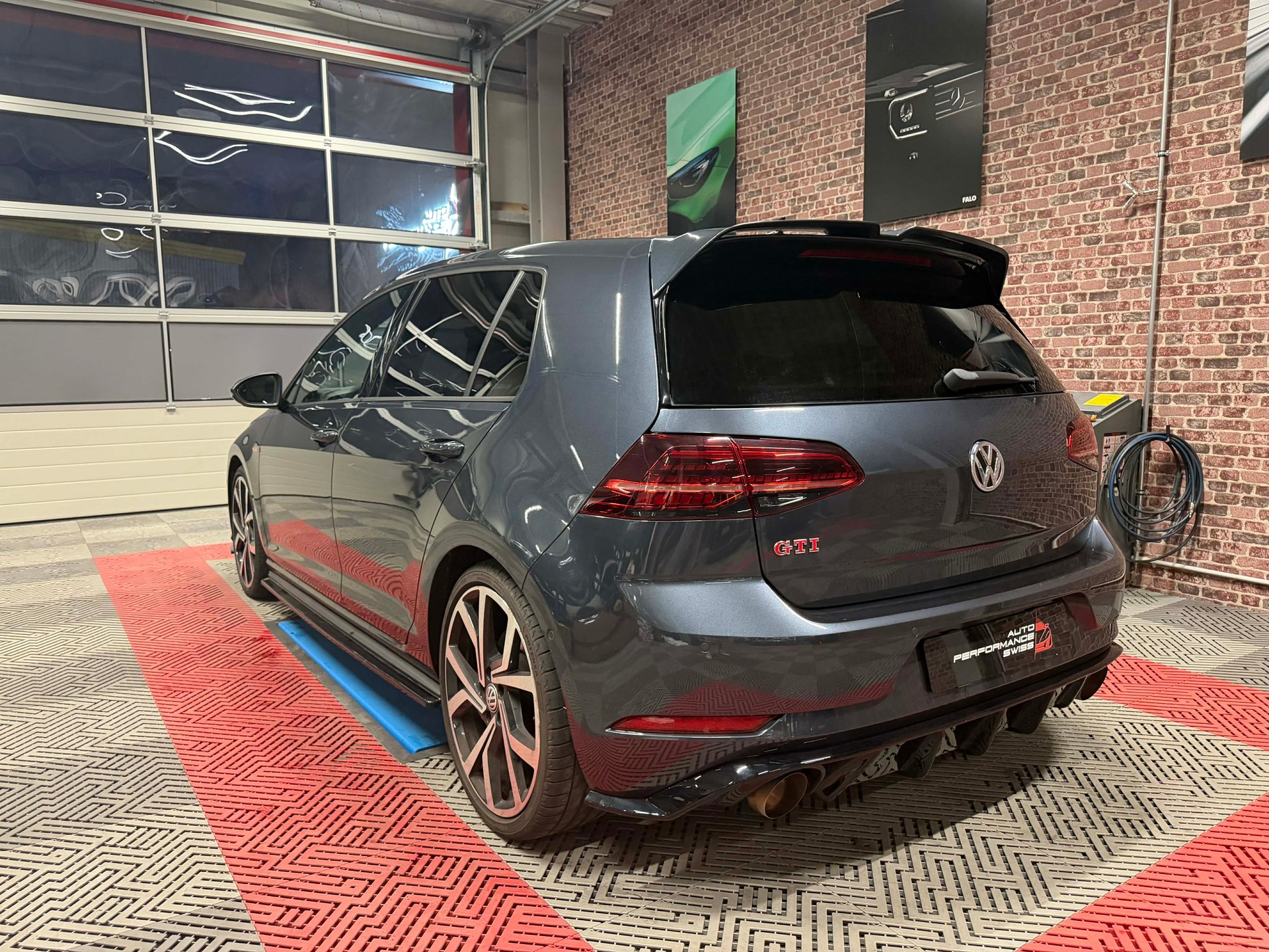 VW Golf 2.0 TSI GTI Performance DSG-image-2