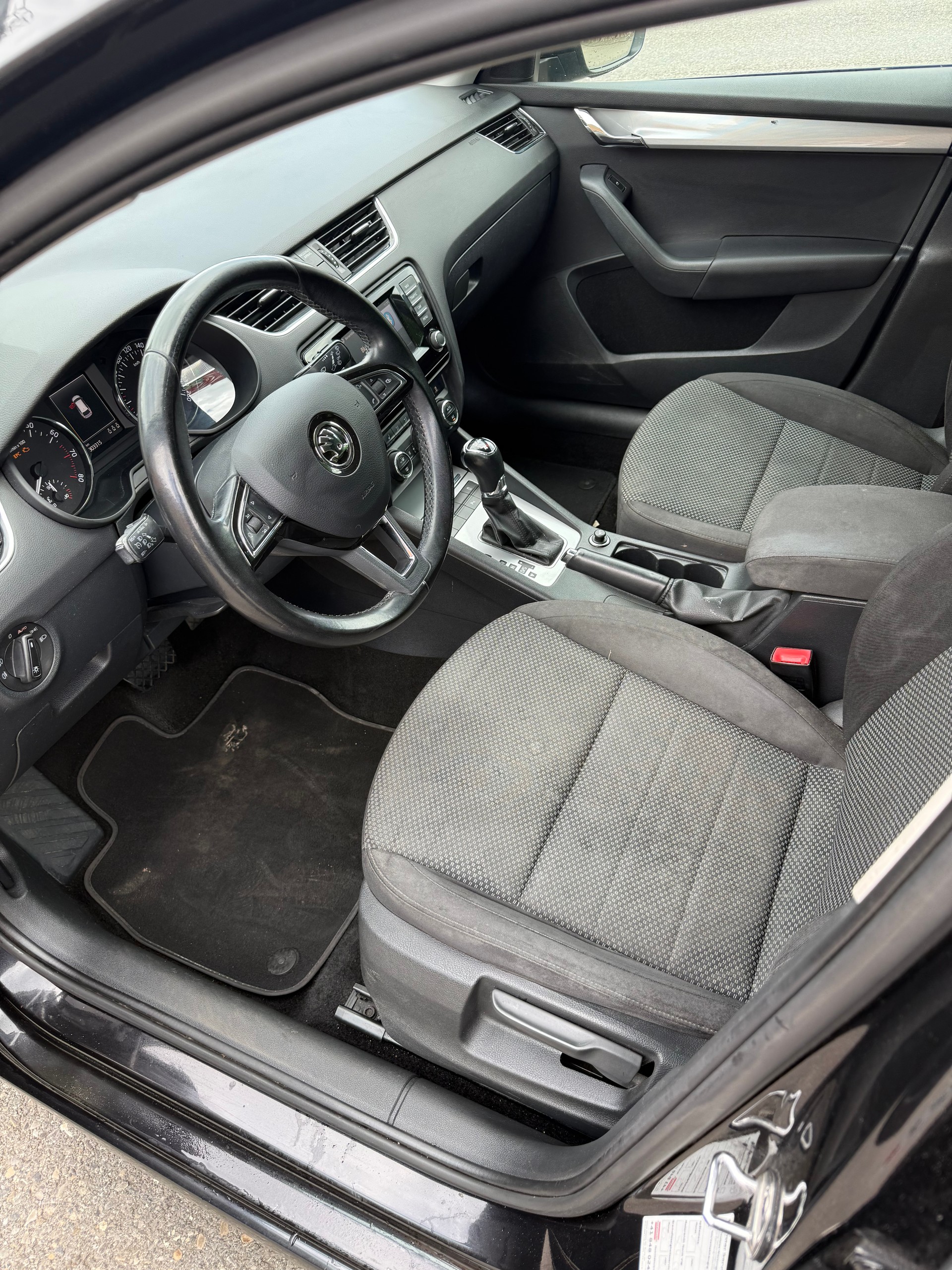 SKODA Octavia Combi 1.8 TSI Ambition 4x4 DSG-image-6