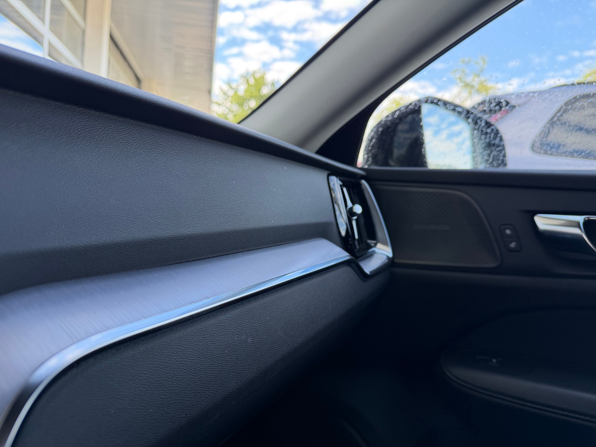 VOLVO V60 T6 eAWD Momentum Geartronic-image-11