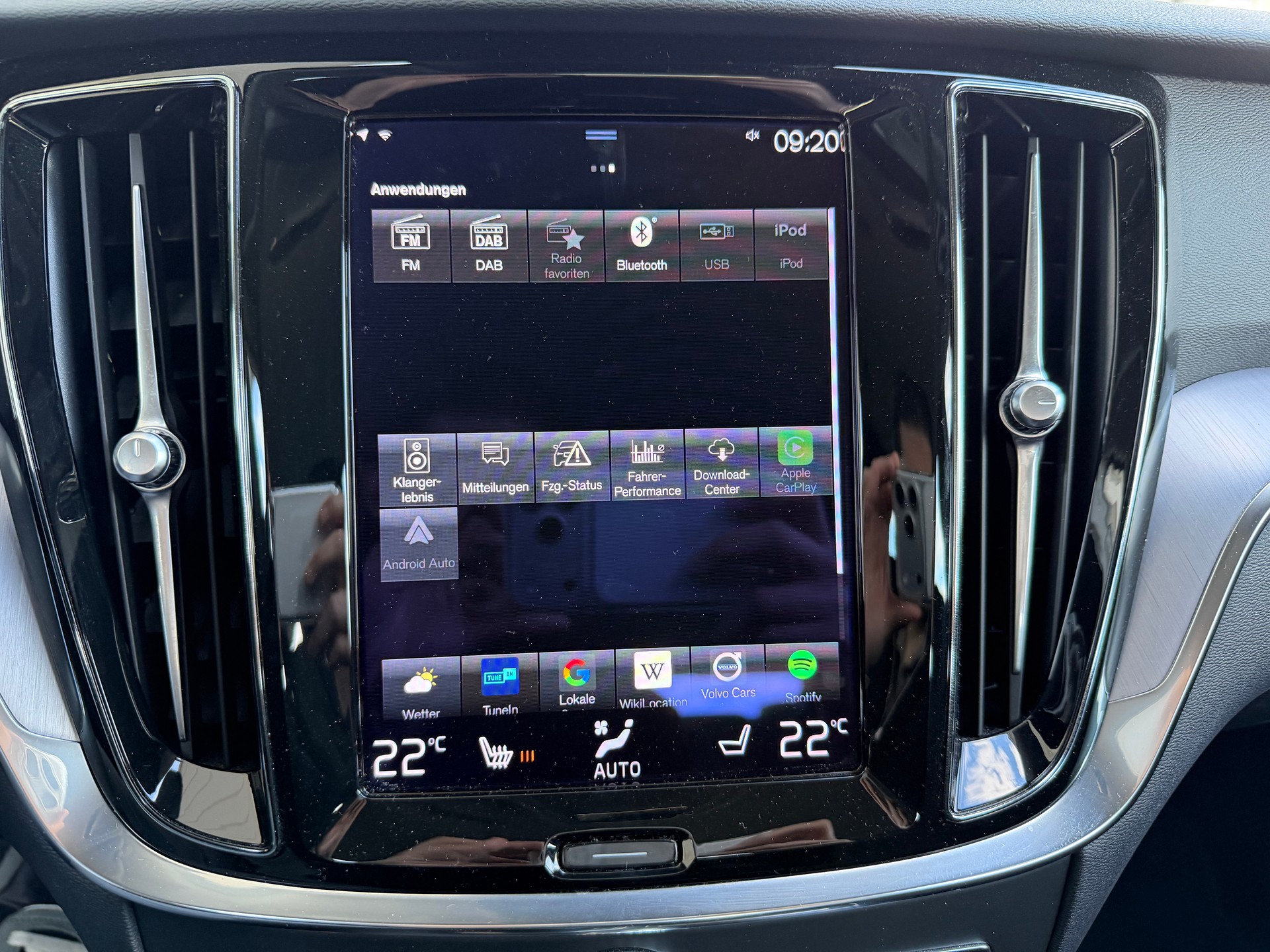 VOLVO V60 T6 eAWD Momentum Geartronic-image-15