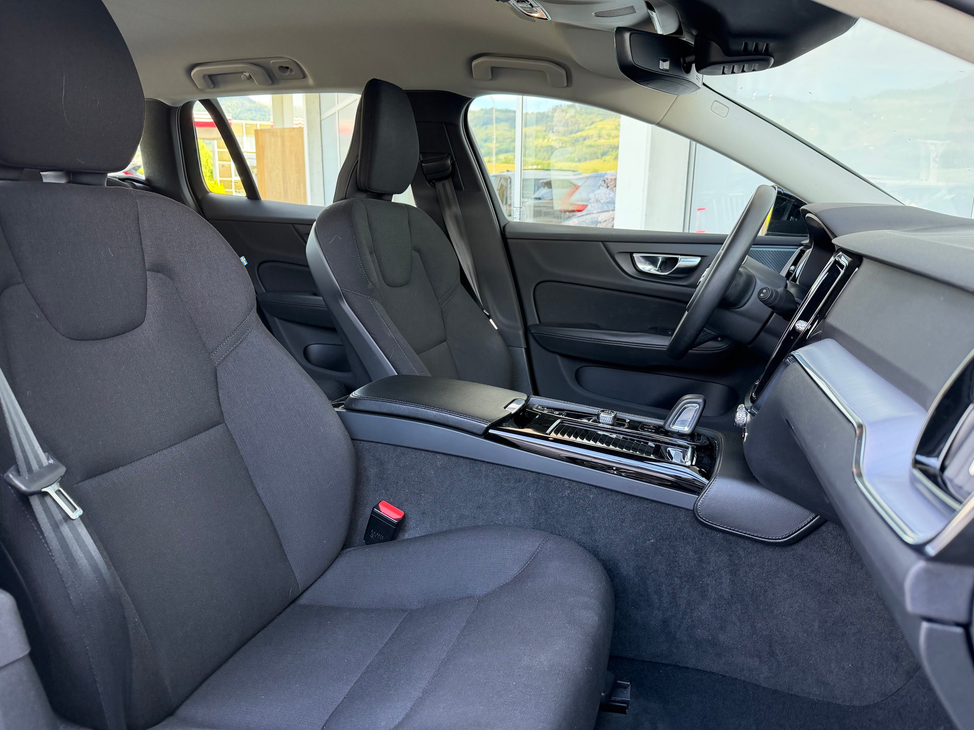 VOLVO V60 T6 eAWD Momentum Geartronic-showroom-element-3