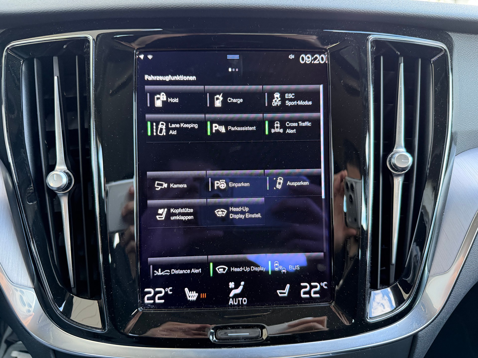 VOLVO V60 T6 eAWD Momentum Geartronic-image-17
