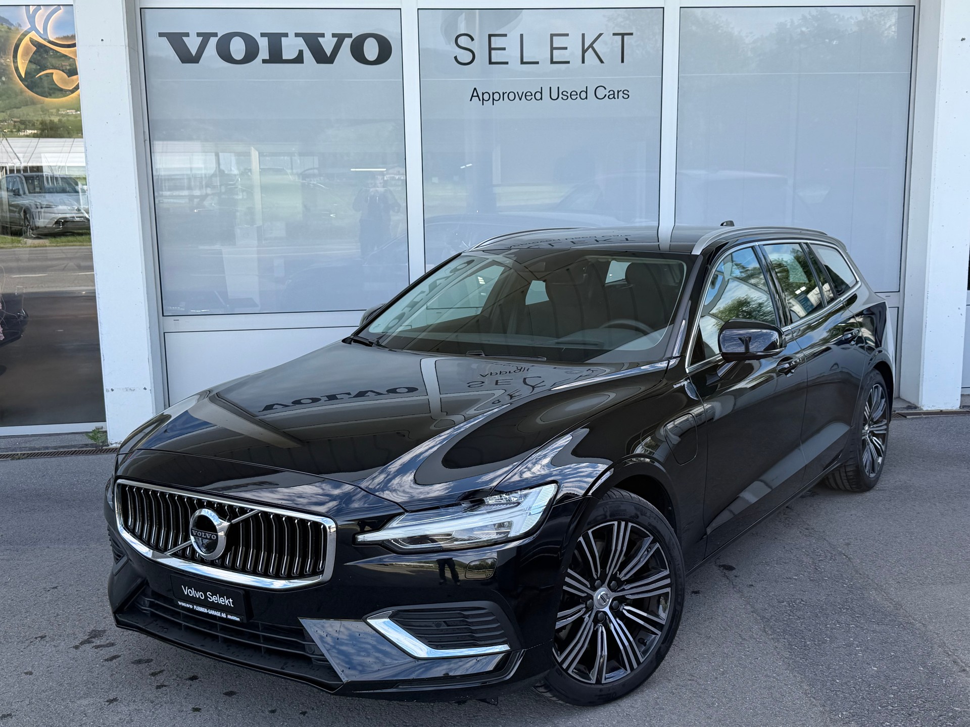 VOLVO V60 T6 eAWD Momentum Geartronic