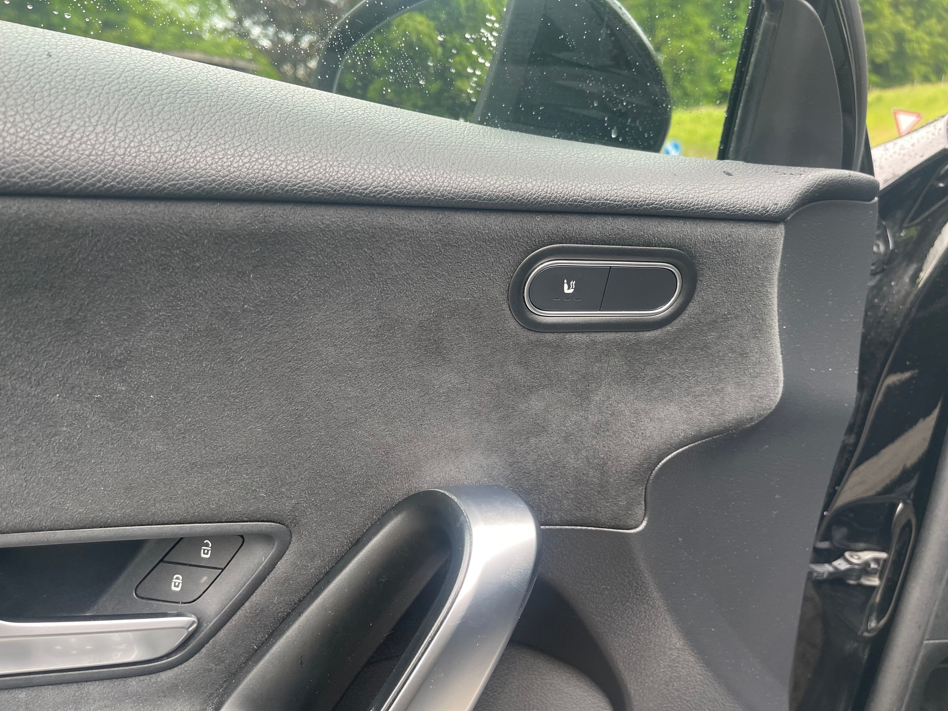 MERCEDES-BENZ A 180 AMG Line 7G-DCT-image-12