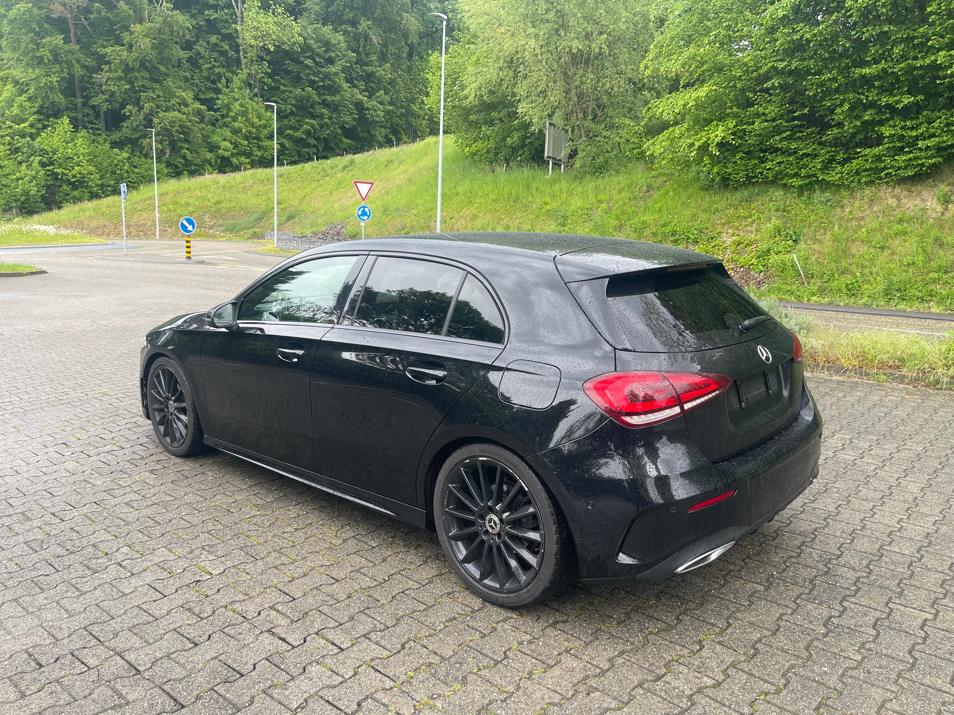 MERCEDES-BENZ A 180 AMG Line 7G-DCT-image-3
