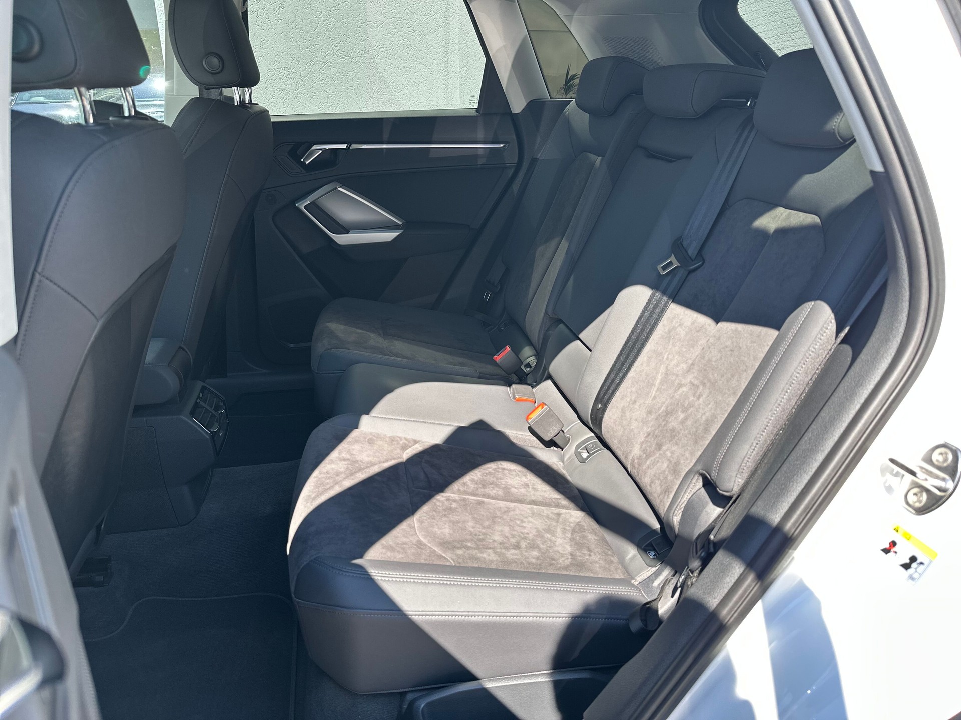 AUDI Q3 40 TFSI quattro S-tronic-image-7