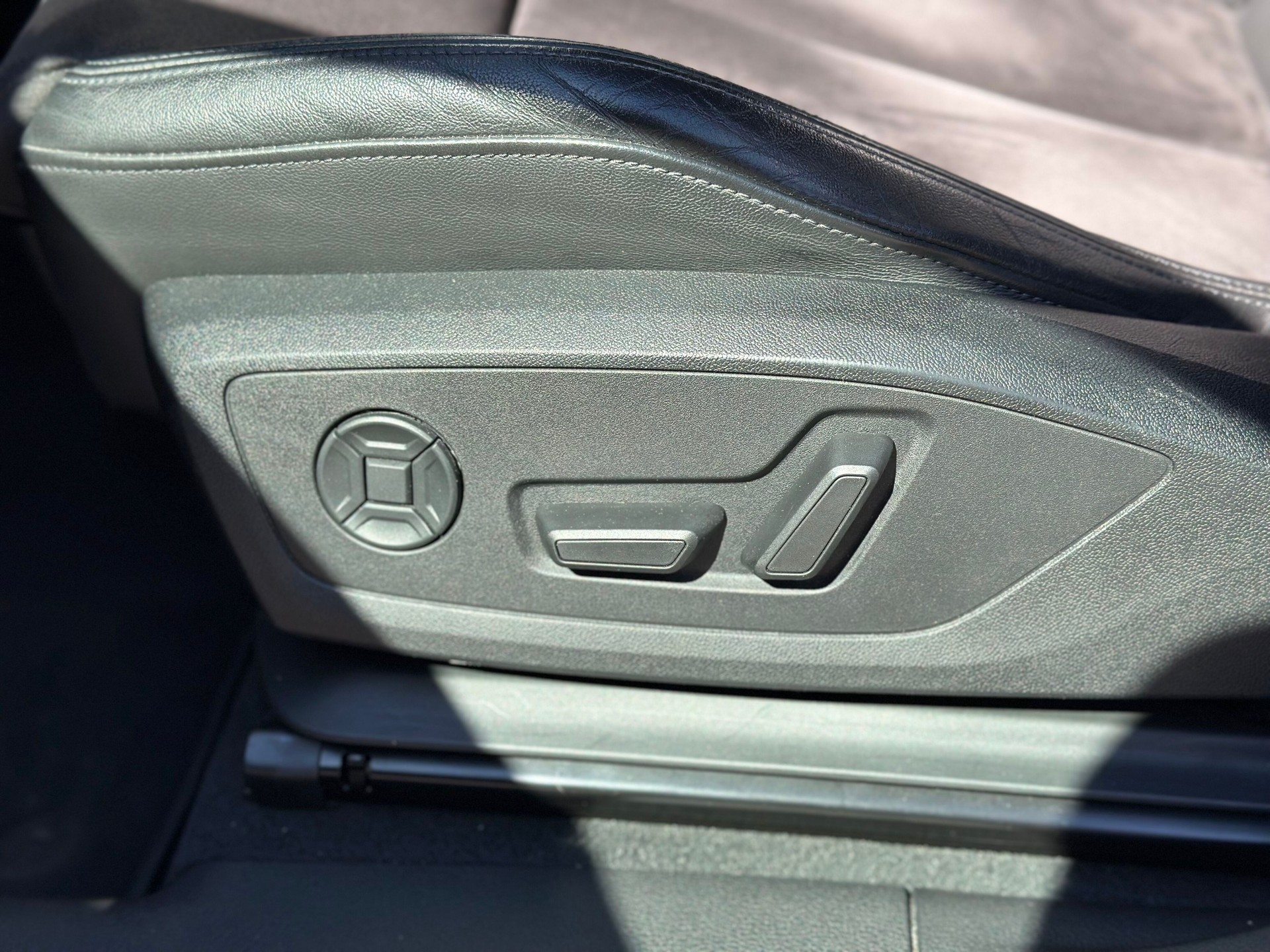 AUDI Q3 40 TFSI quattro S-tronic-image-14