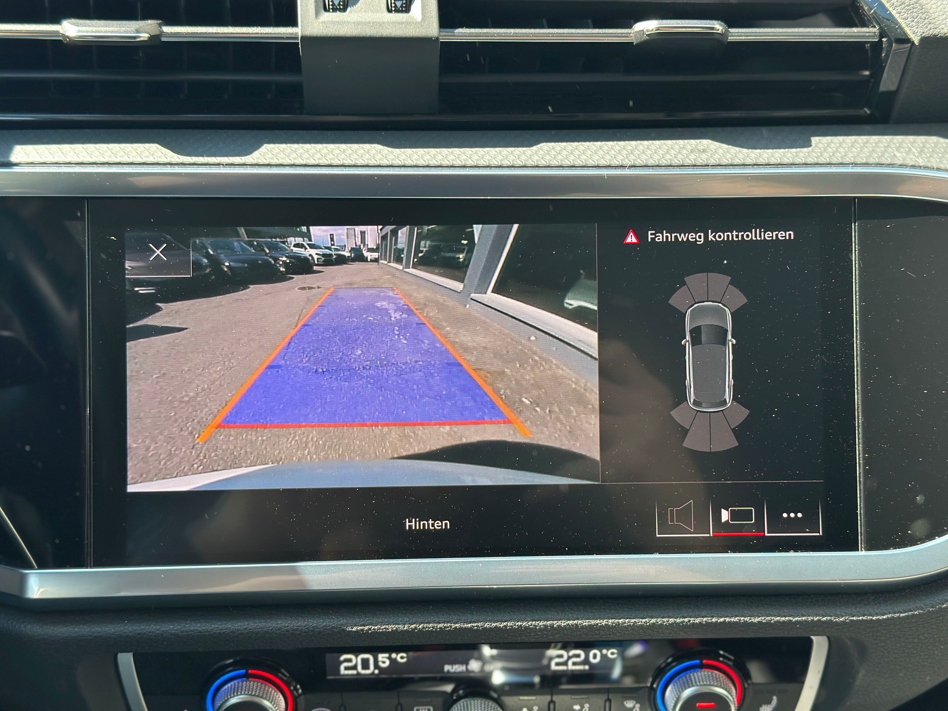 AUDI Q3 40 TFSI quattro S-tronic-image-10