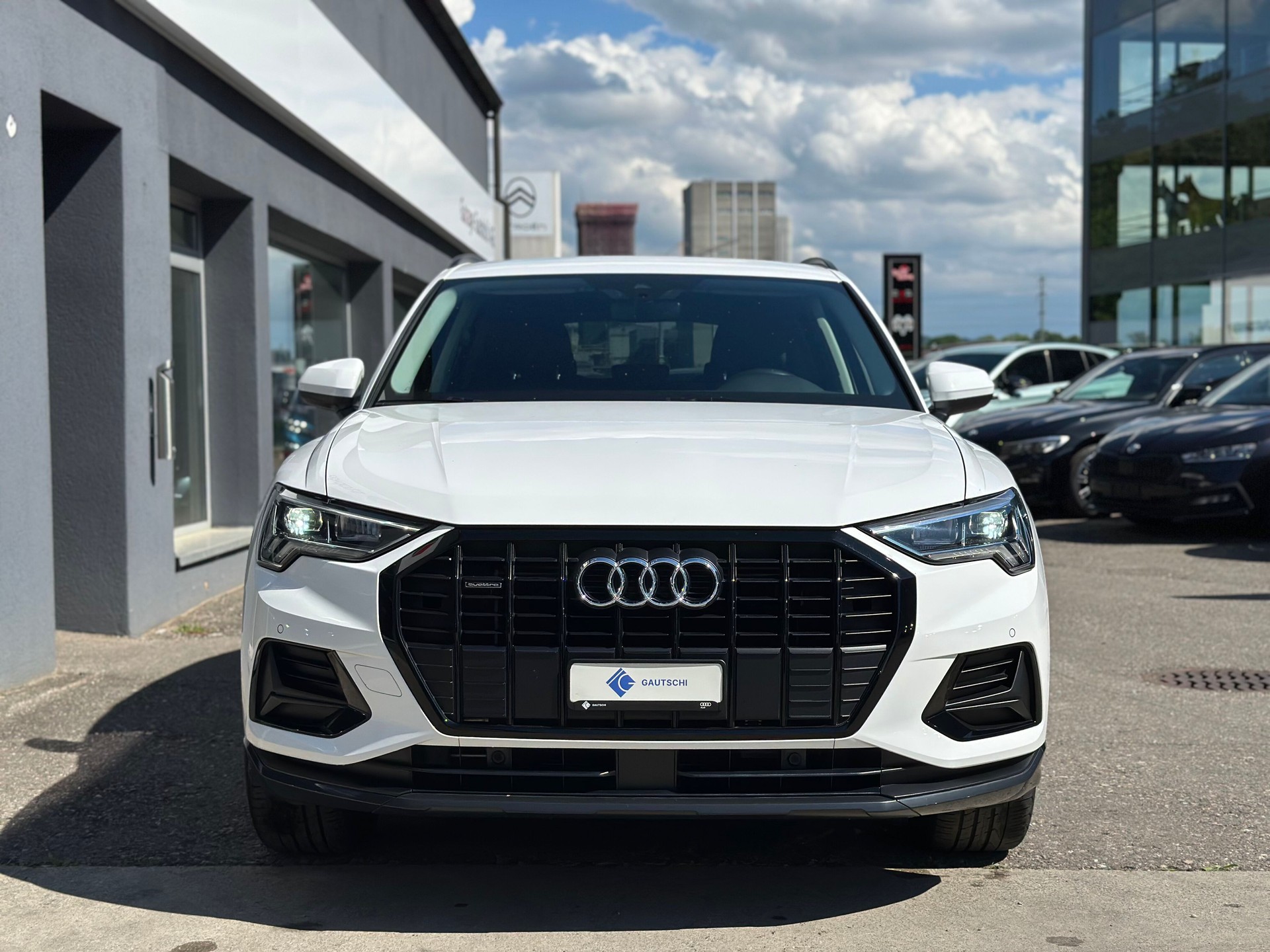 AUDI Q3 40 TFSI quattro S-tronic-image-1