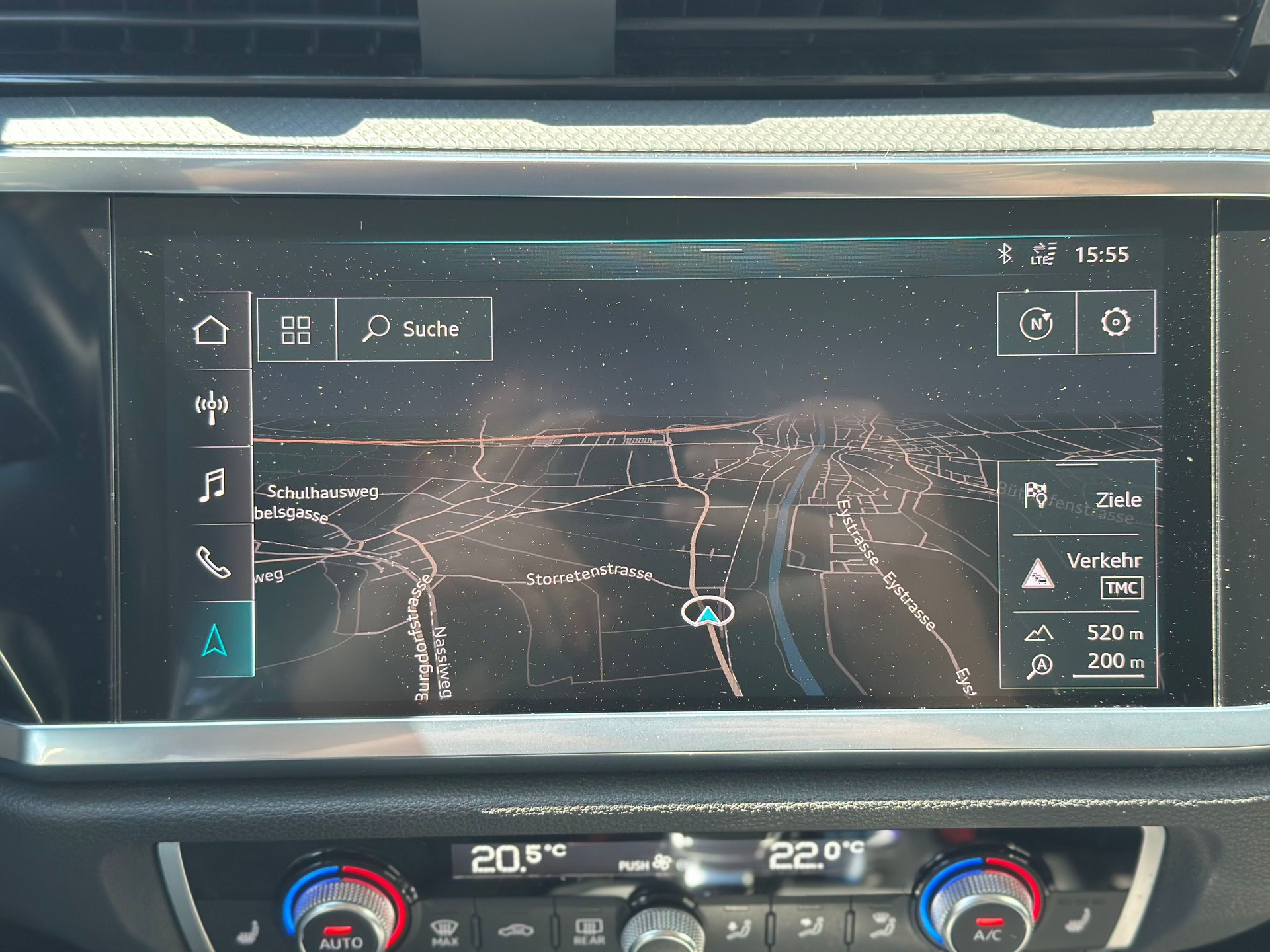 AUDI Q3 40 TFSI quattro S-tronic-image-12