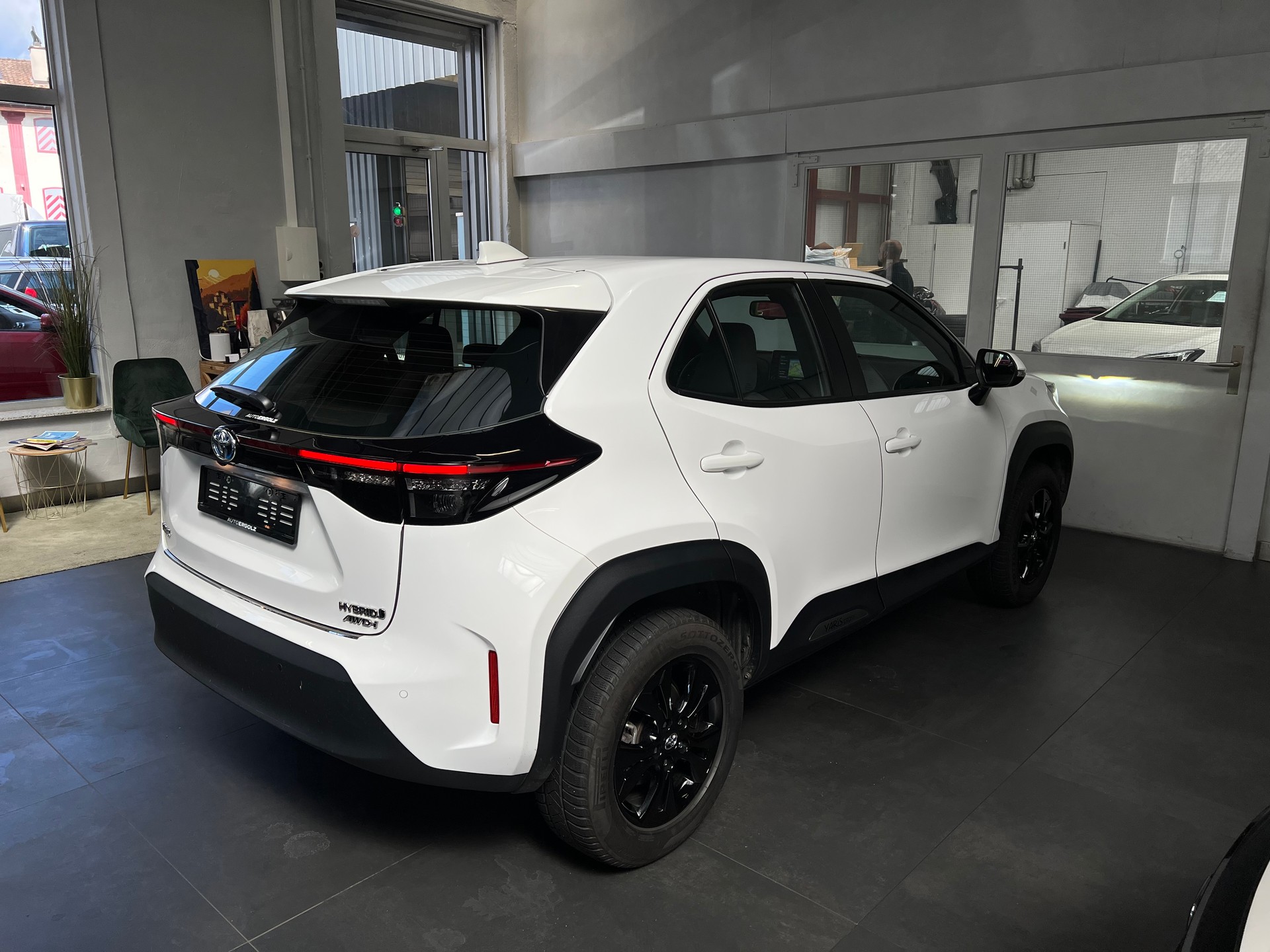 TOYOTA Yaris Cross 1.5 Trend e-CVT AWDi-image-3