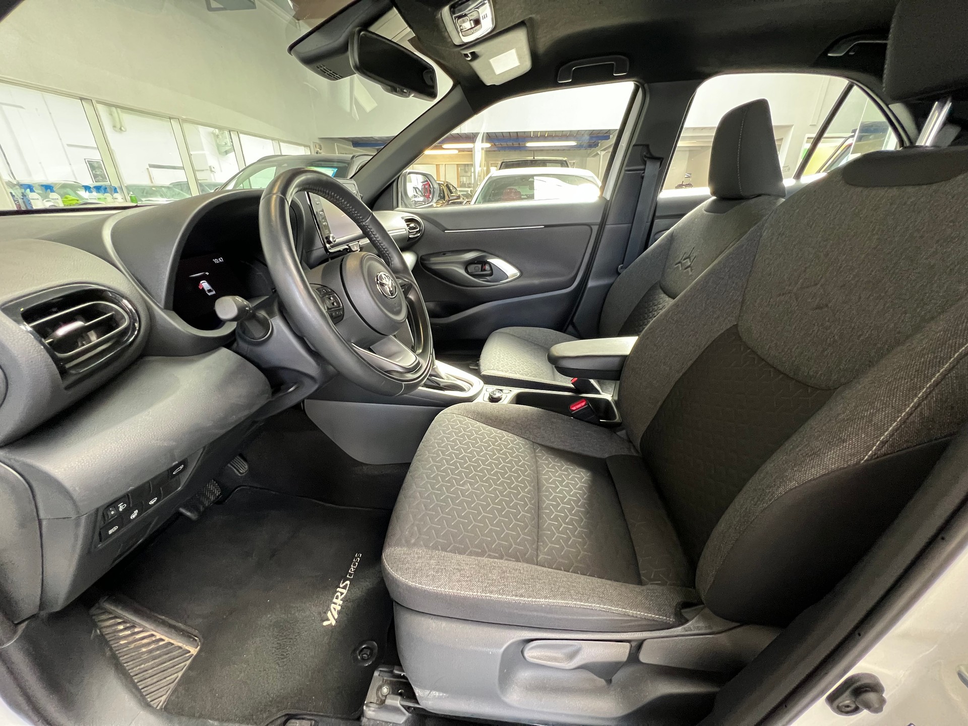 TOYOTA Yaris Cross 1.5 Trend e-CVT AWDi-image-7
