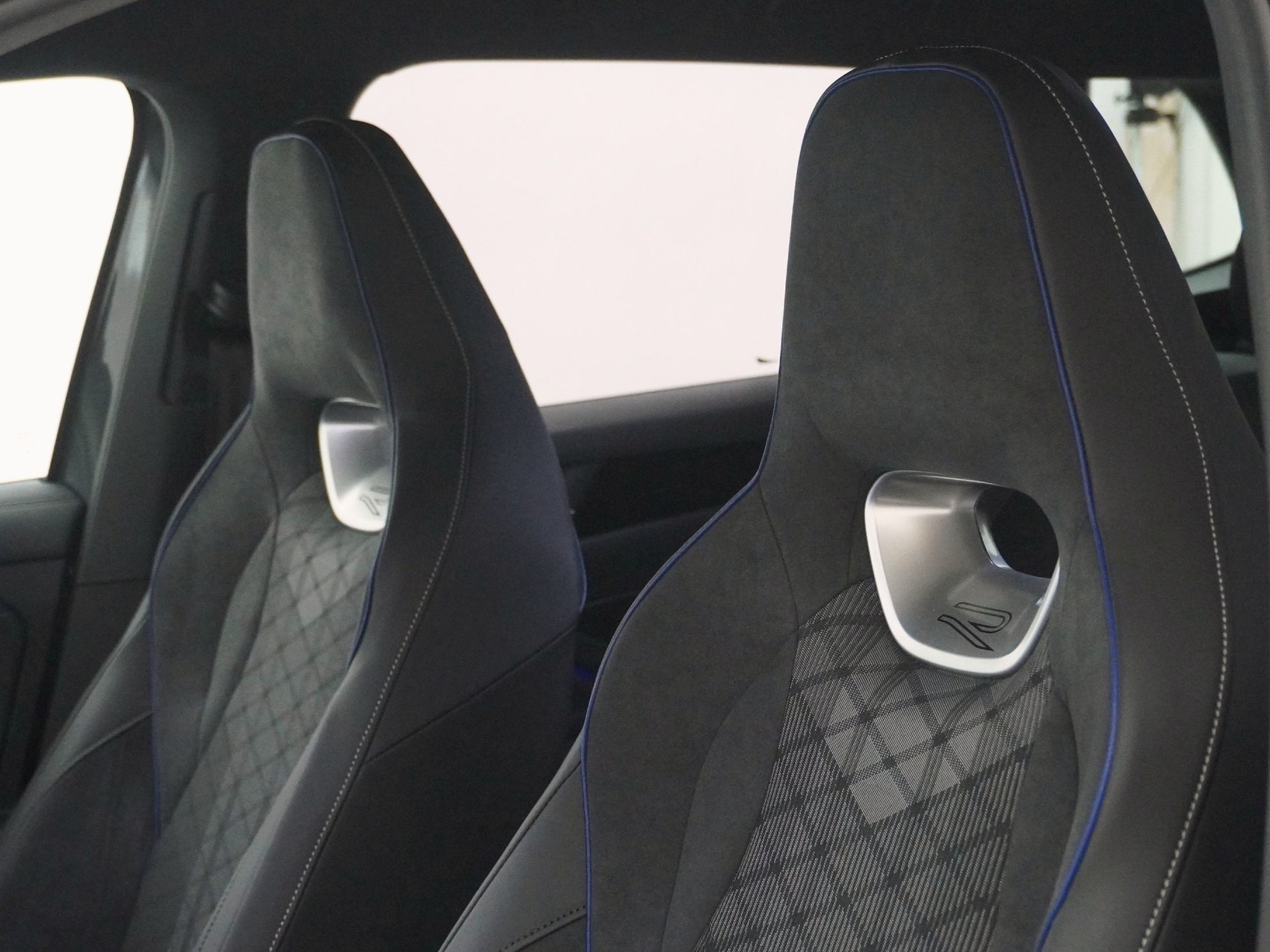 VW Tiguan 2.0 TSI R-Line 4motion-image-14