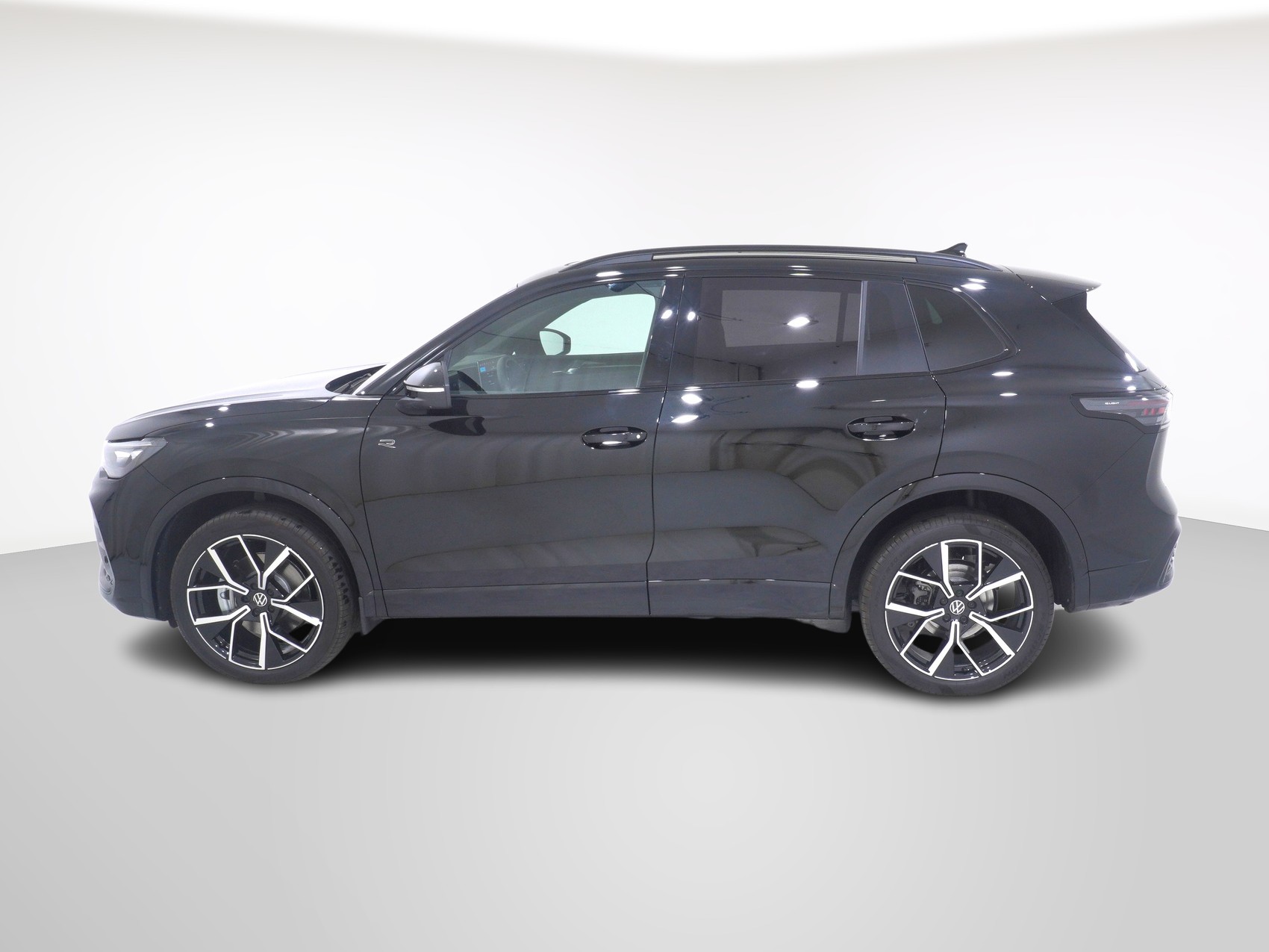 VW Tiguan 2.0 TSI R-Line 4motion-image-1