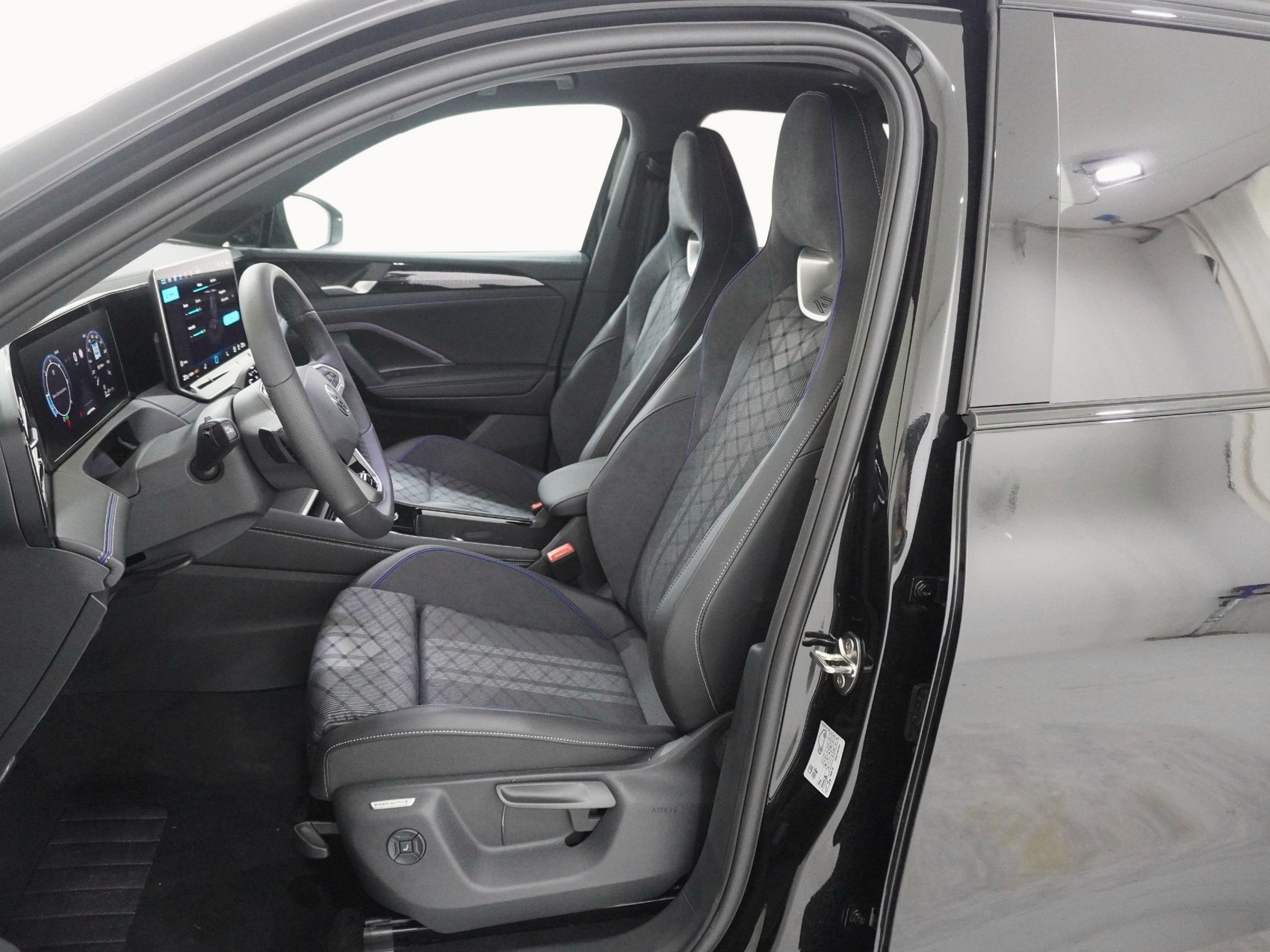VW Tiguan 2.0 TSI R-Line 4motion-image-12