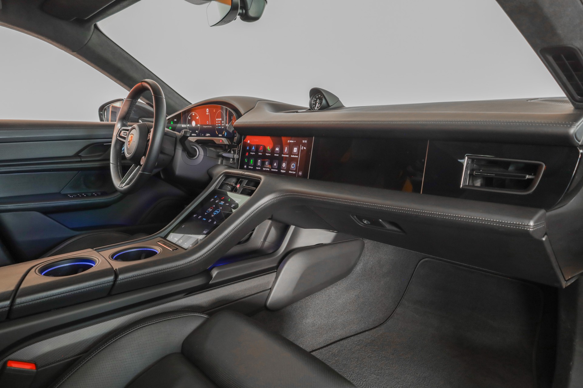 PORSCHE Taycan 4S Cross Turismo-showroom-element-2