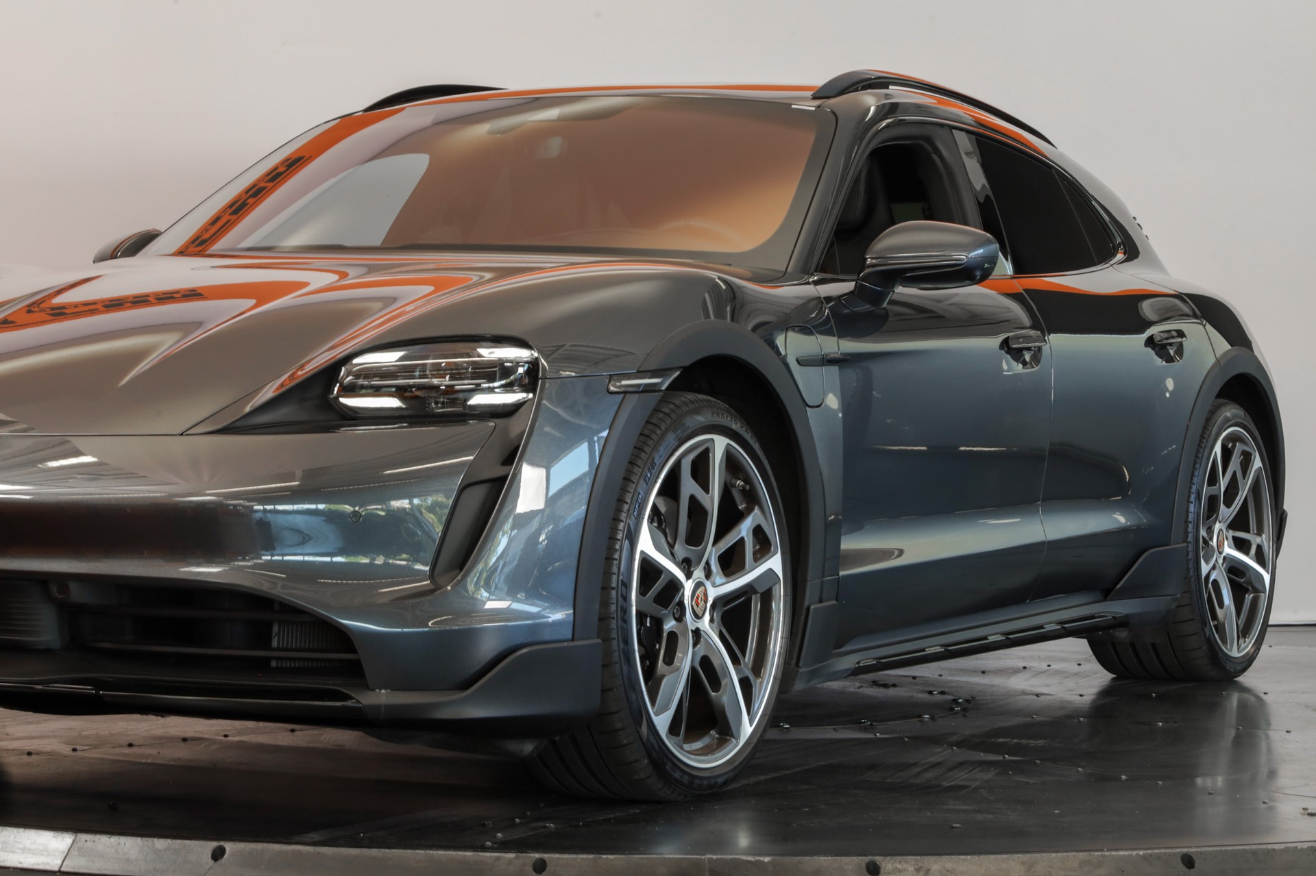 PORSCHE Taycan 4S Cross Turismo-image-9