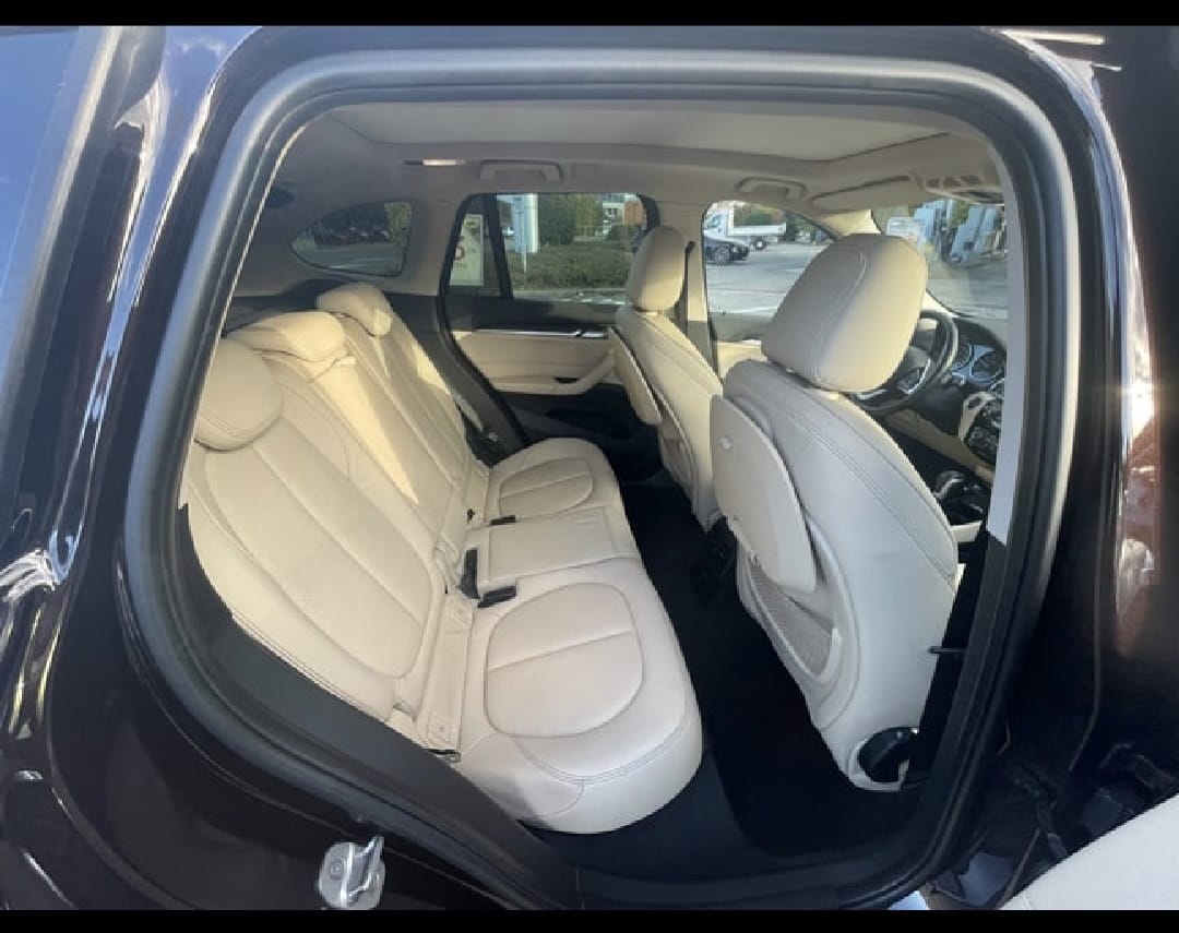 BMW 20i xDrive-image-4