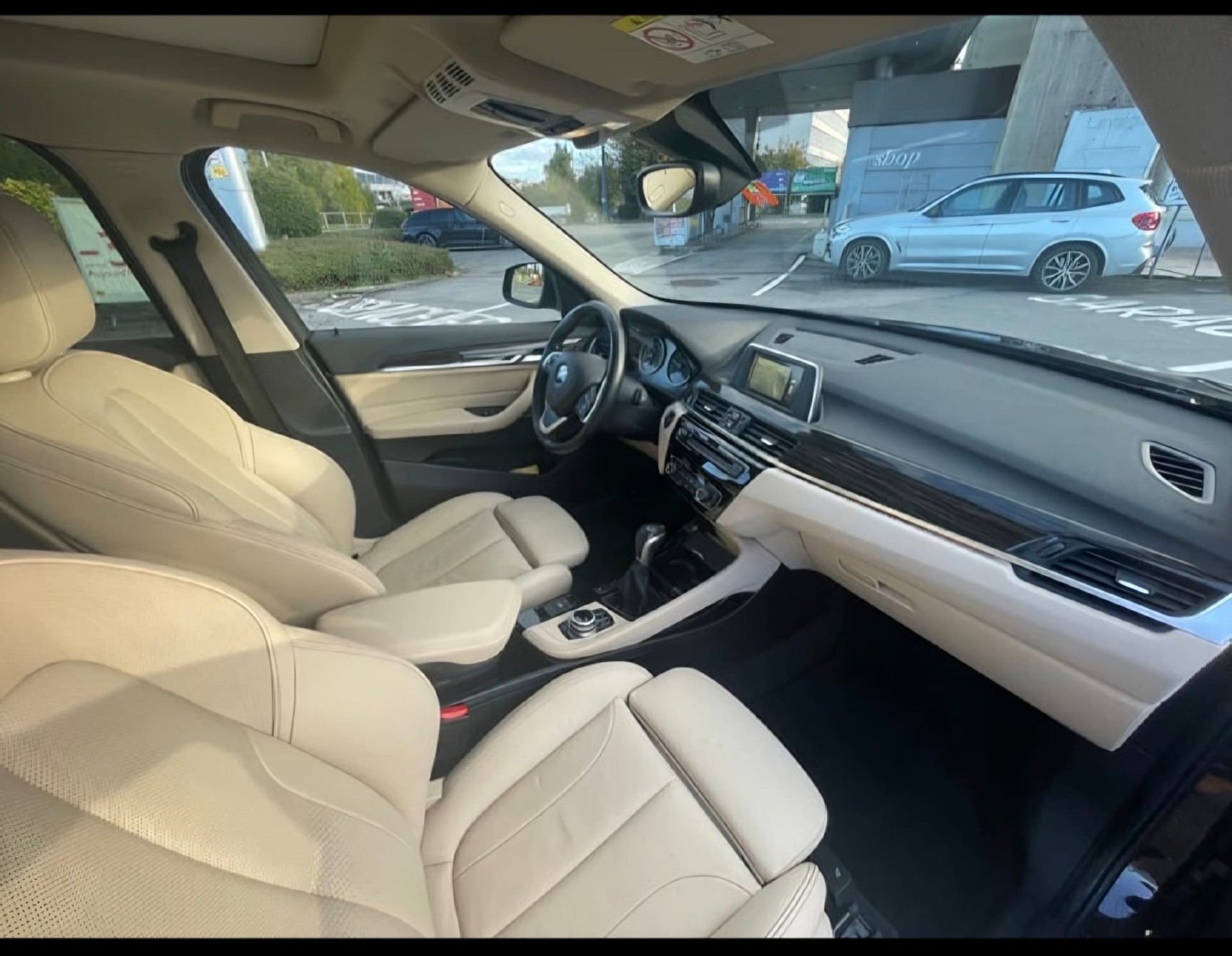 BMW 20i xDrive-image-3