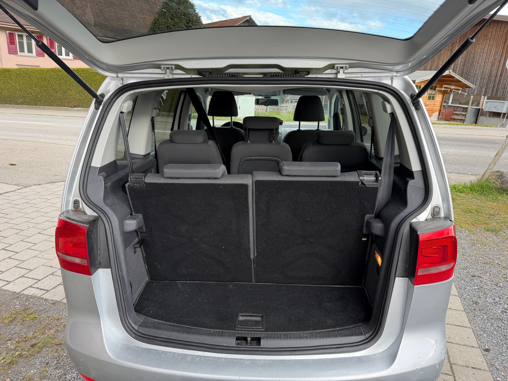 VW CrossTouran 1.6 TDI-image-12