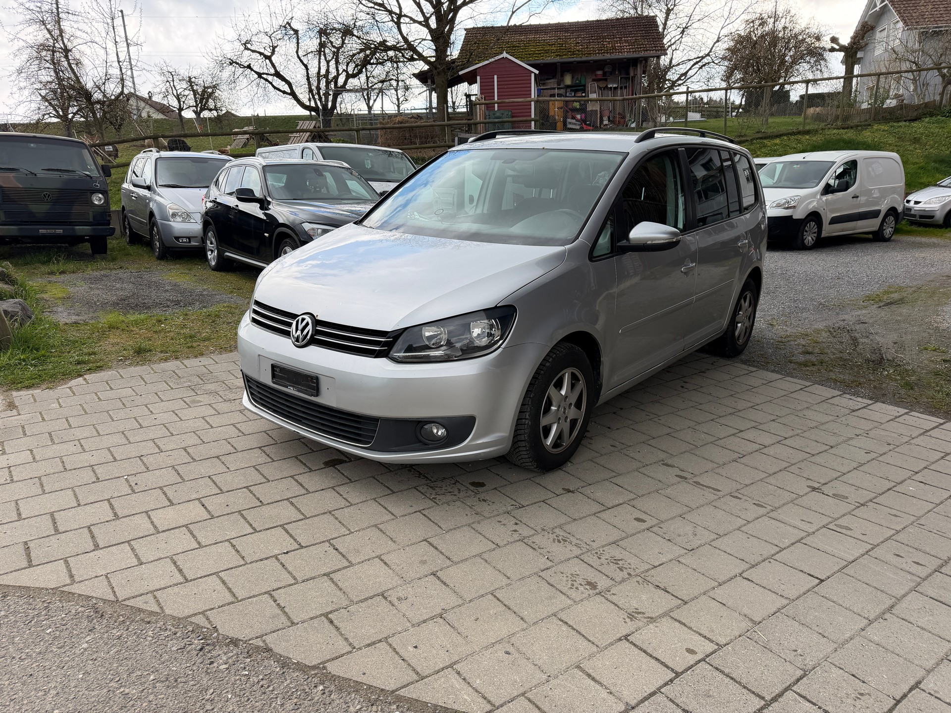 VW CrossTouran 1.6 TDI-image-2