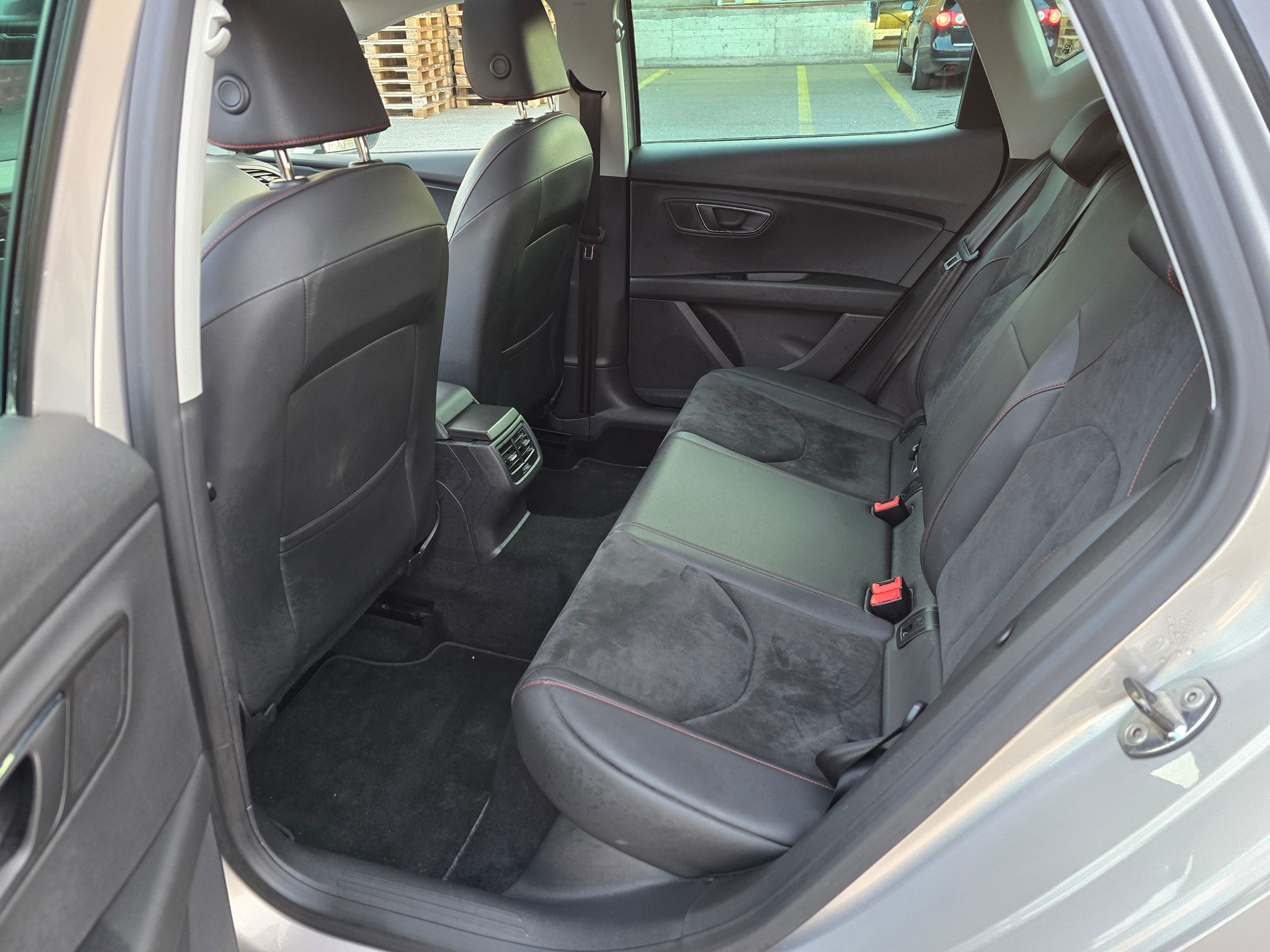 SEAT Leon 1.8 TSI FR DSG-image-14