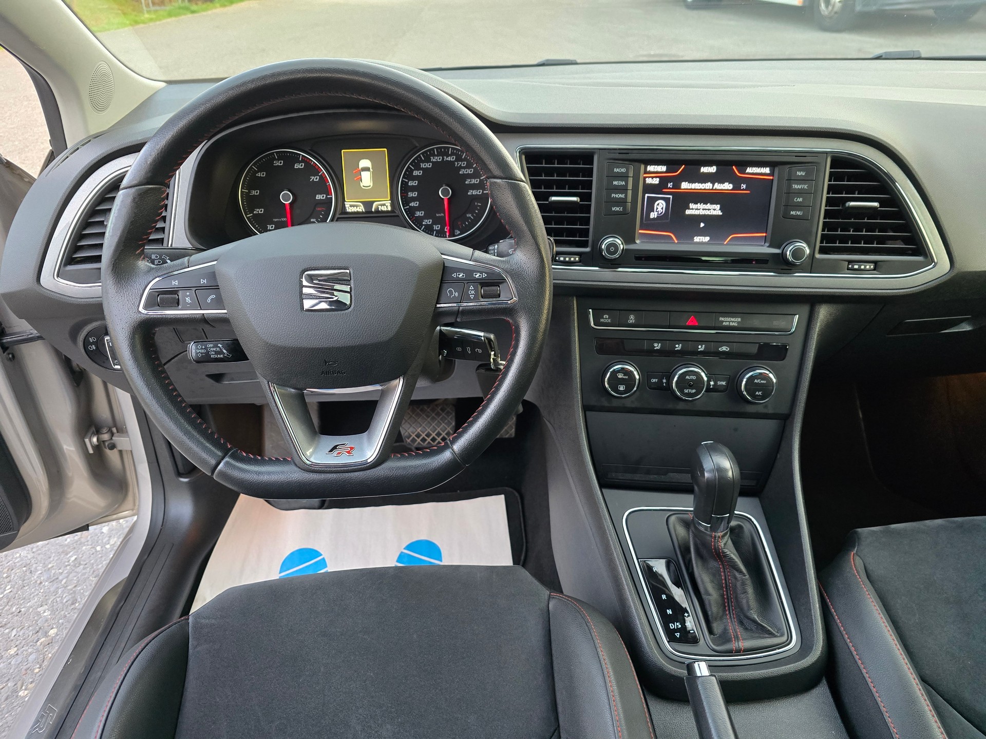 SEAT Leon 1.8 TSI FR DSG-image-17
