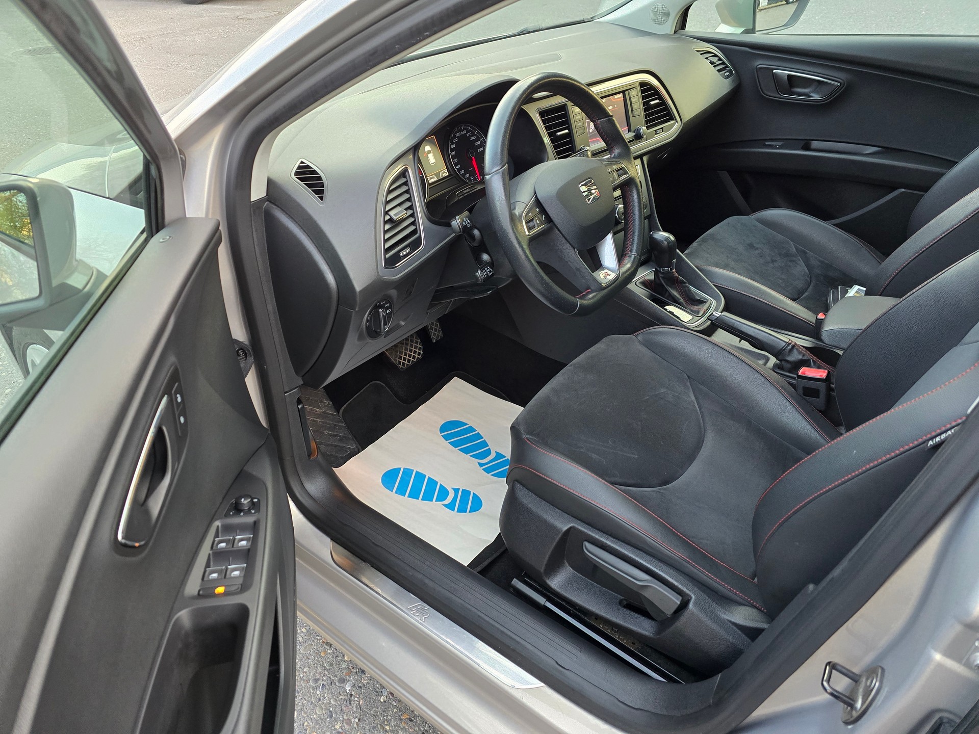 SEAT Leon 1.8 TSI FR DSG-image-12