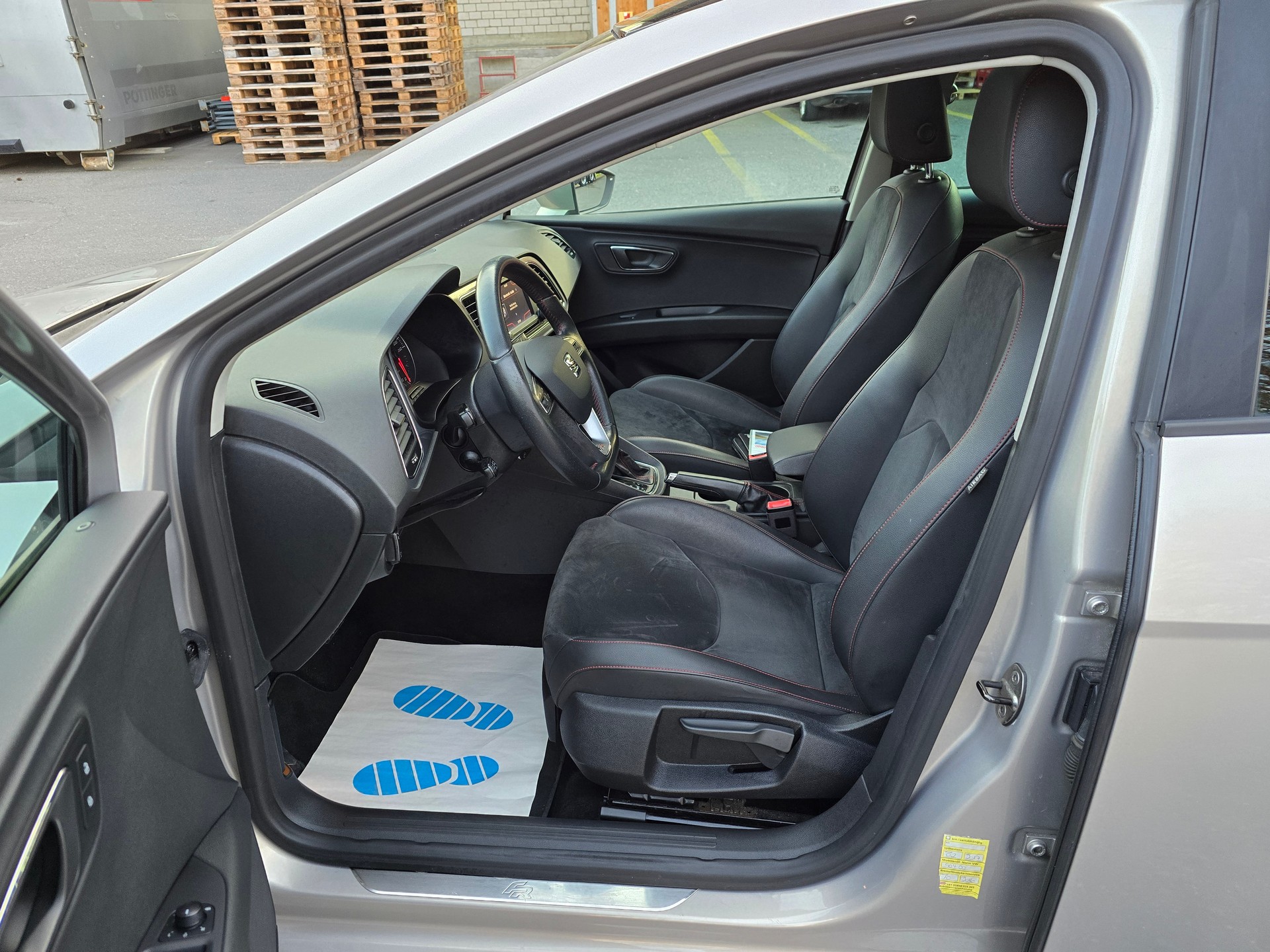 SEAT Leon 1.8 TSI FR DSG-image-11