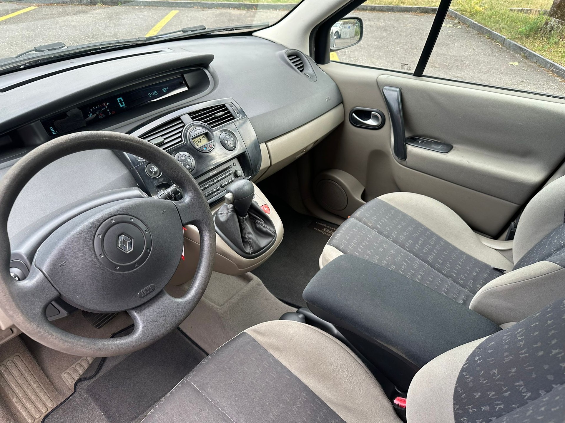 RENAULT Scénic 2.0 16V Dynamique-image-8