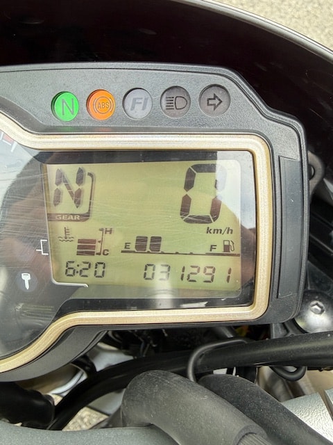 SUZUKI GSR 750 ABS-image-5