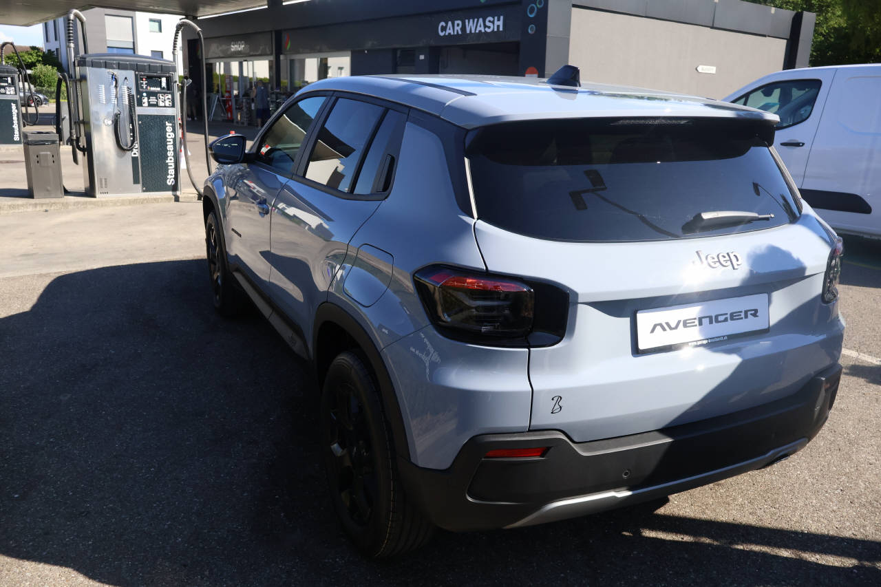 JEEP Avenger 1.2 MHEV Black Edition-image-5