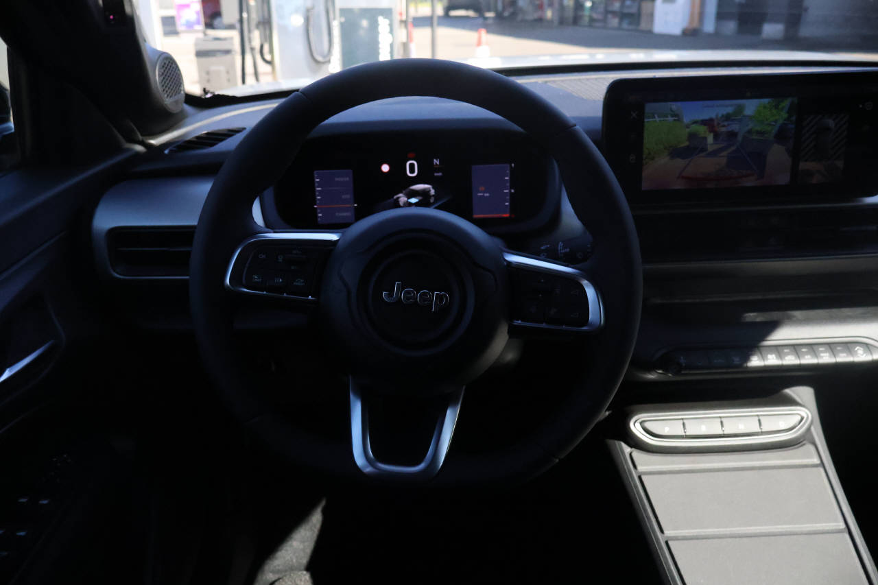 JEEP Avenger 1.2 MHEV Black Edition-image-11