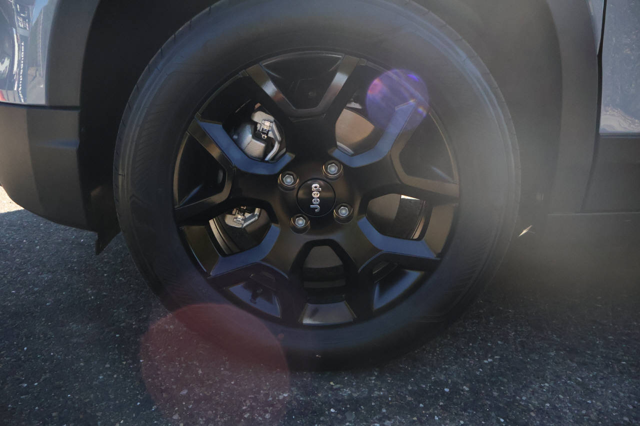 JEEP Avenger 1.2 MHEV Black Edition-image-9