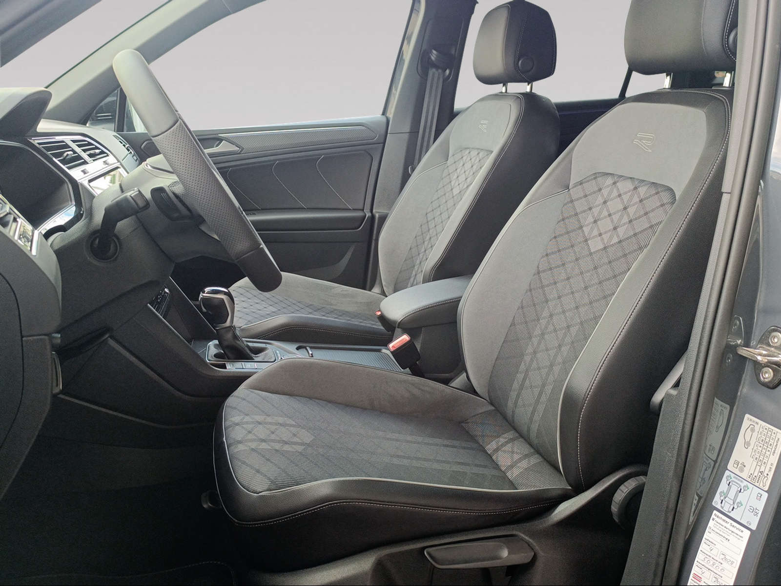 VW Tiguan 2.0TSI R-Line 4Motion DSG-image-7