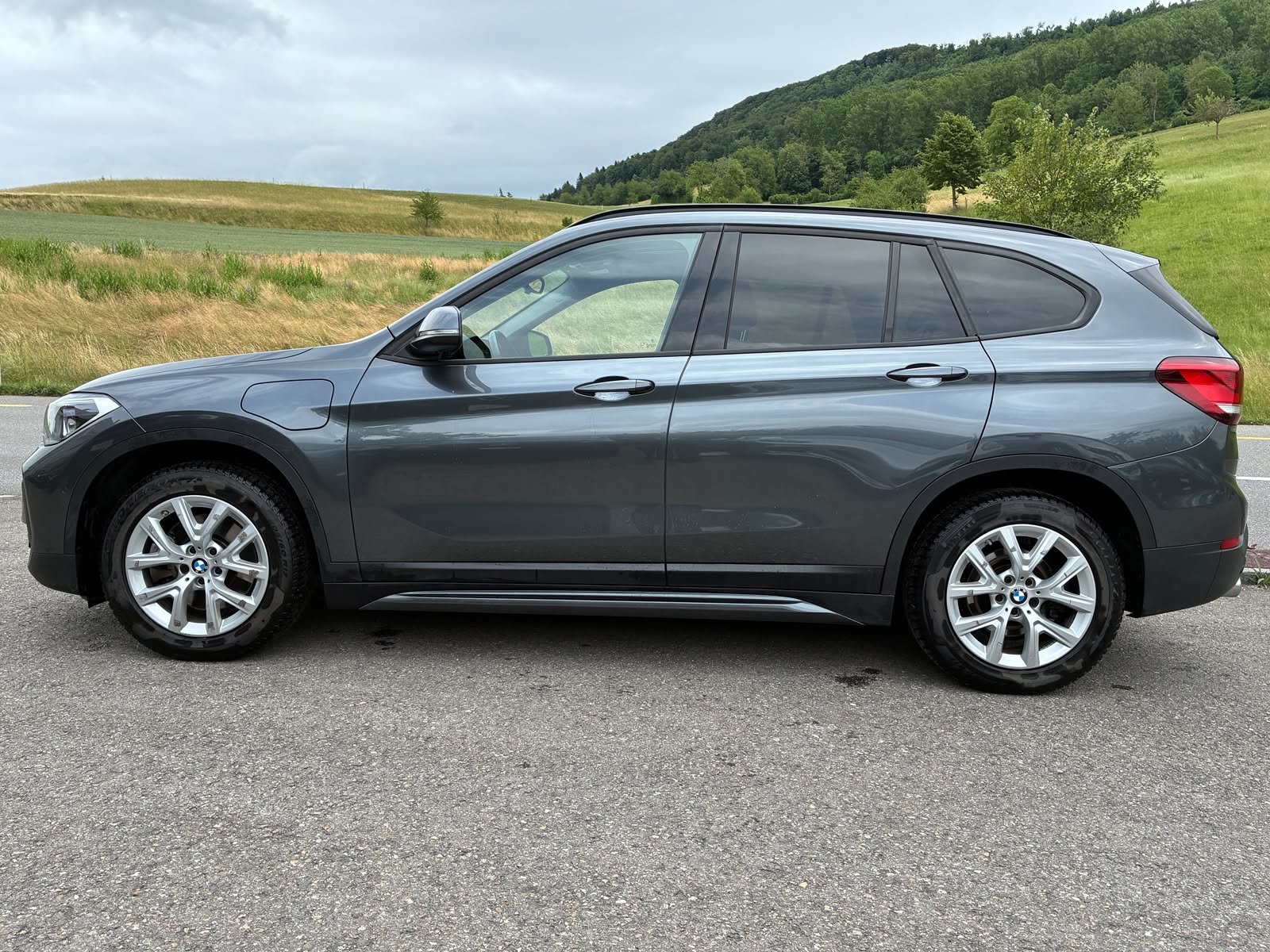BMW X1 xDrive 25e Sport Line Steptronic-image-1
