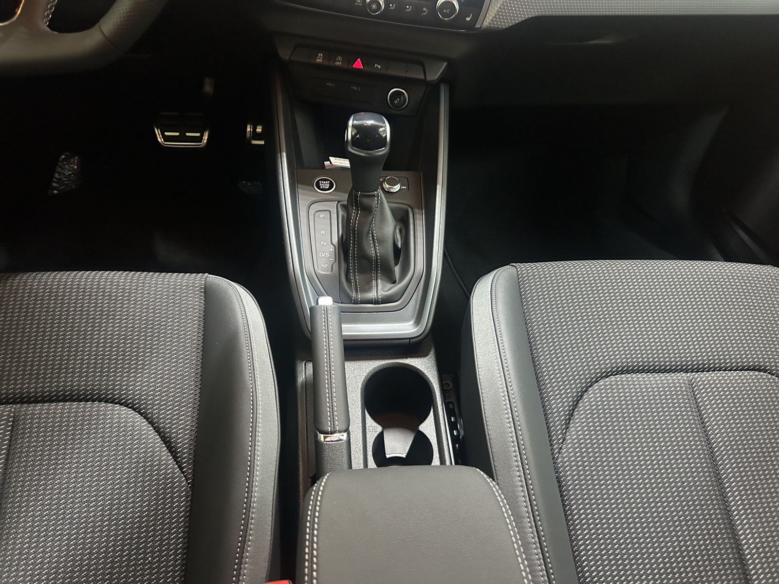 AUDI A1 Sportback 30 TFSI Attraction S-tronic-image-10