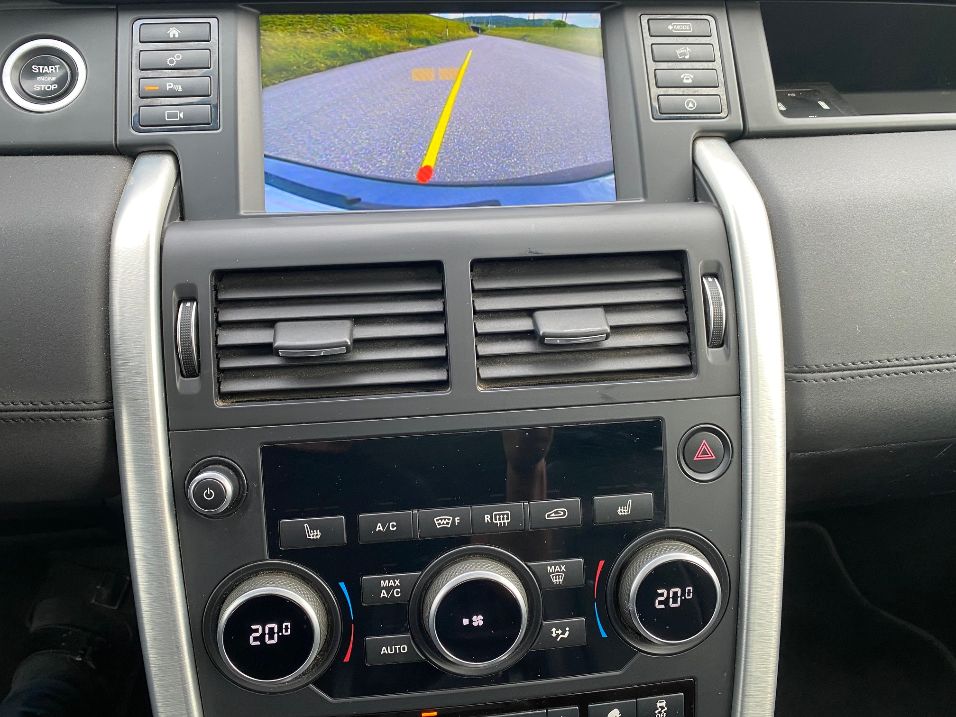 LAND ROVER Discovery Sport 2.0 TD4 Advantage AT9-image-9