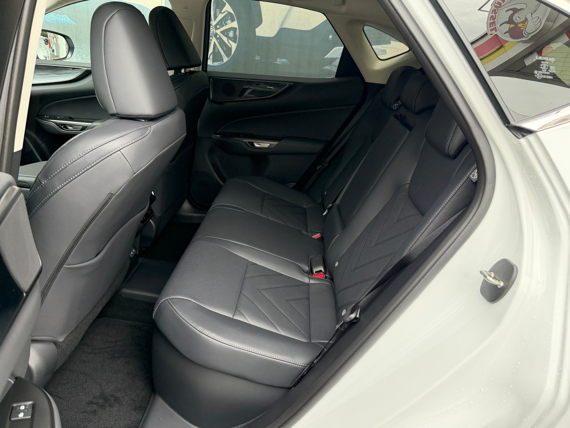 LEXUS NX 450h+ E-FOUR Comfort-image-8