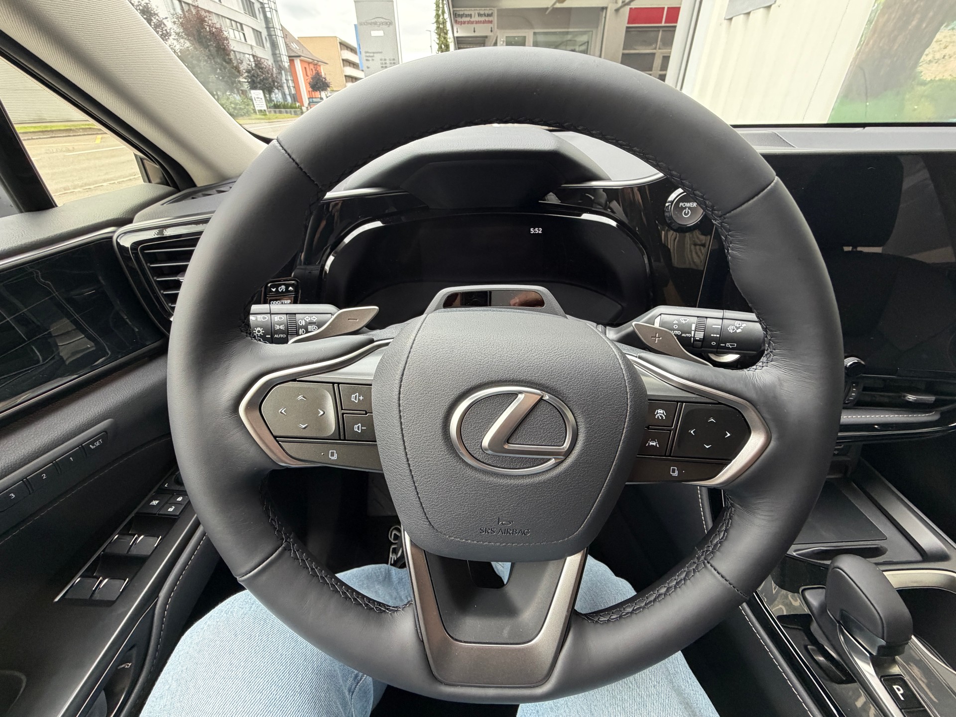 LEXUS NX 450h+ E-FOUR Comfort-image-14