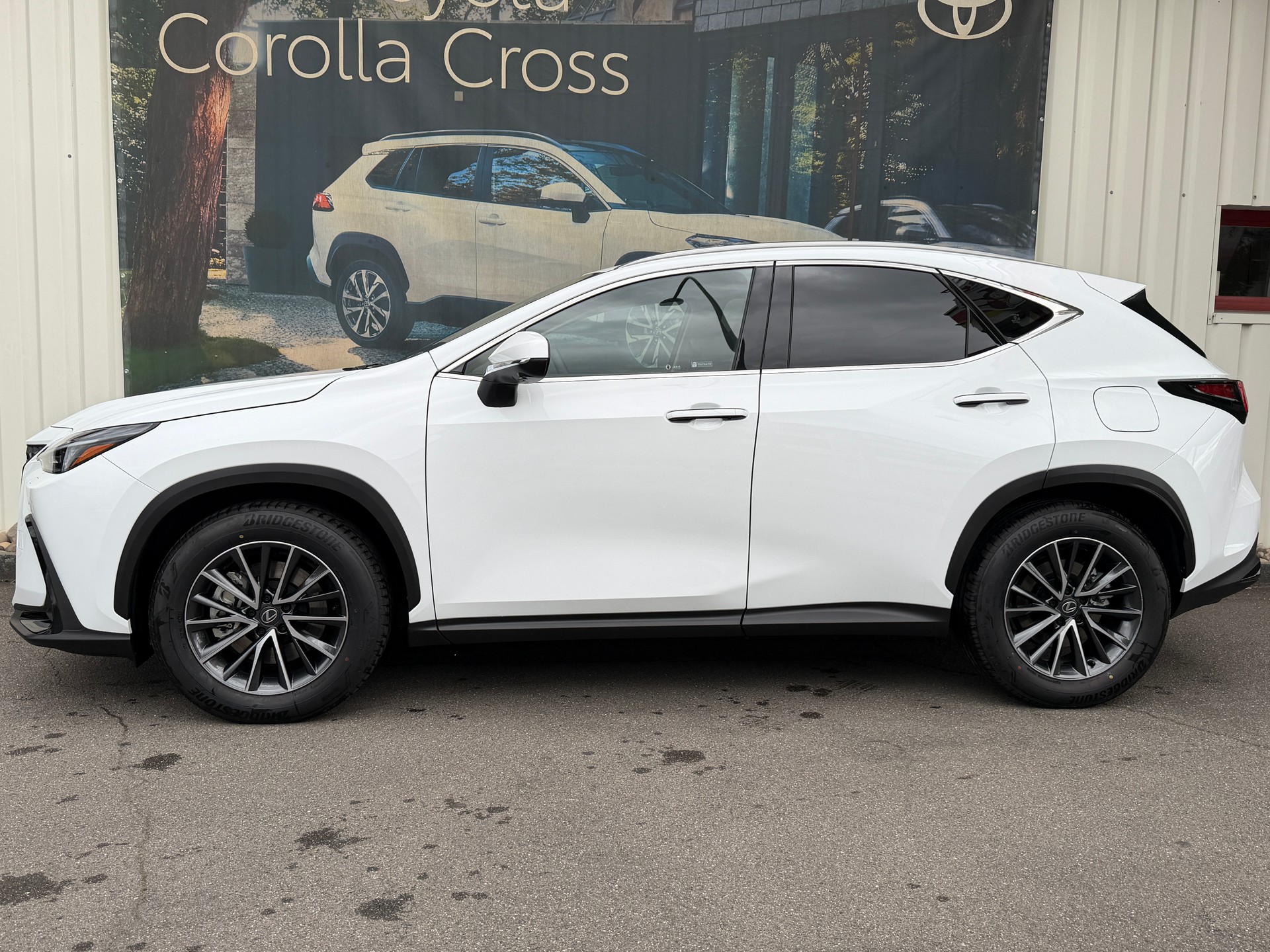 LEXUS NX 450h+ E-FOUR Comfort-image-1