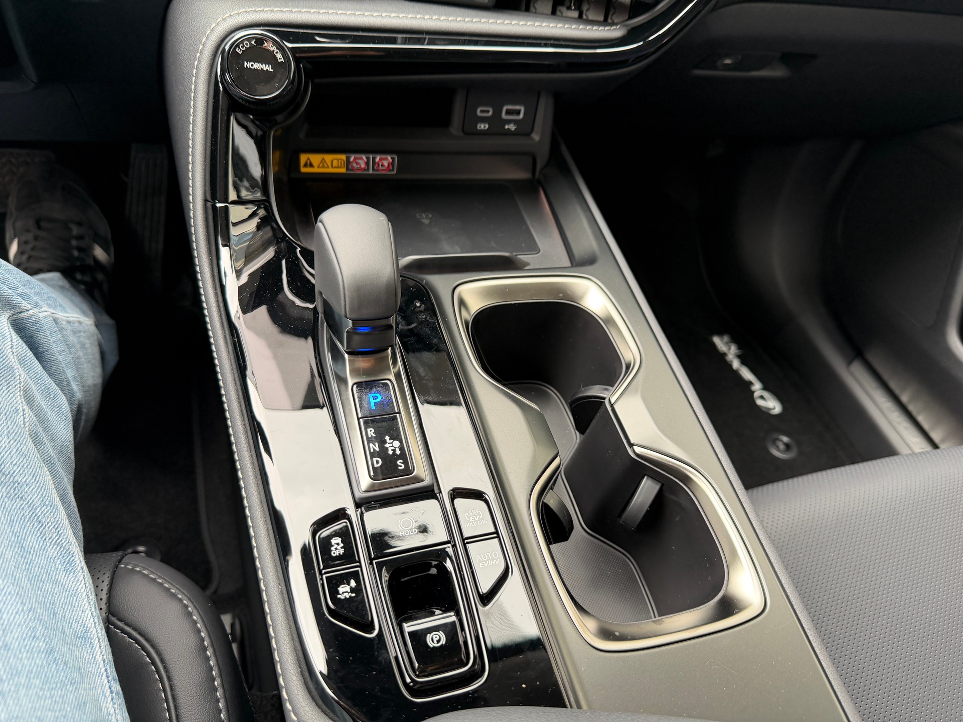 LEXUS NX 450h+ E-FOUR Comfort-image-18