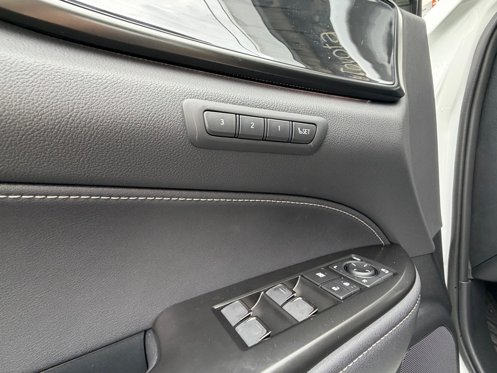 LEXUS NX 450h+ E-FOUR Comfort-image-12