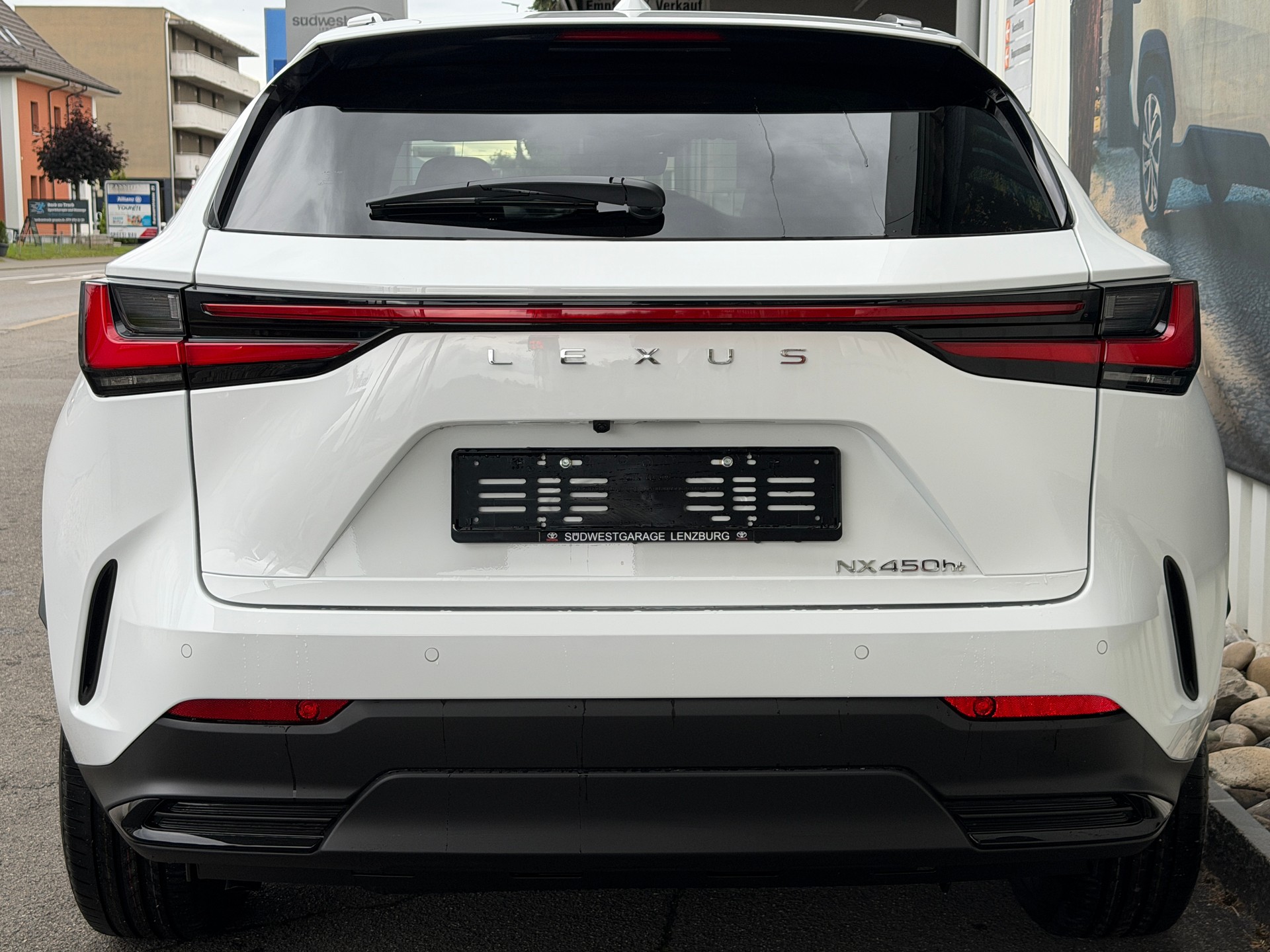 LEXUS NX 450h+ E-FOUR Comfort-image-5